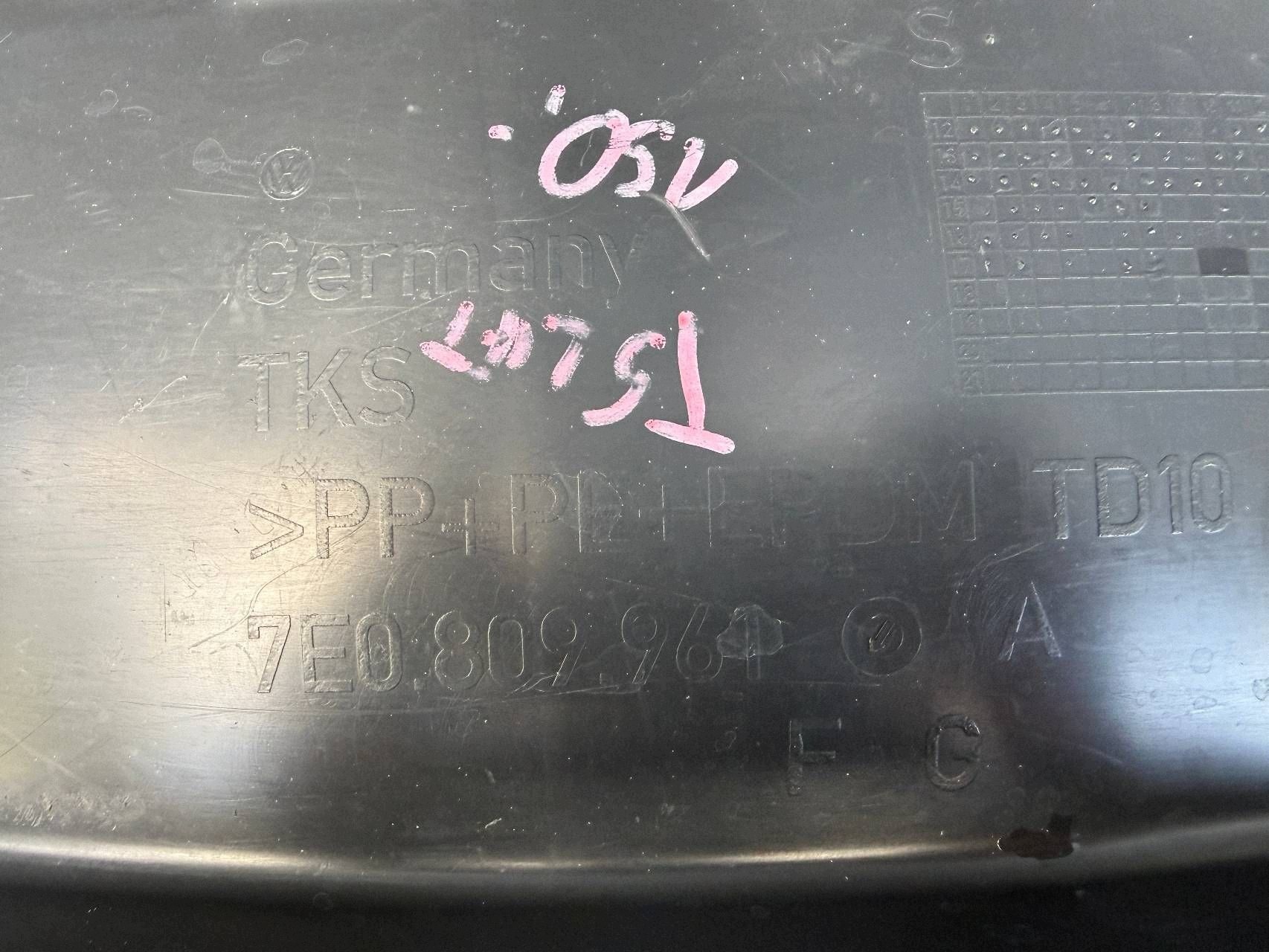 VW T5 LIFT 09- mudguard front front left 7E0809961