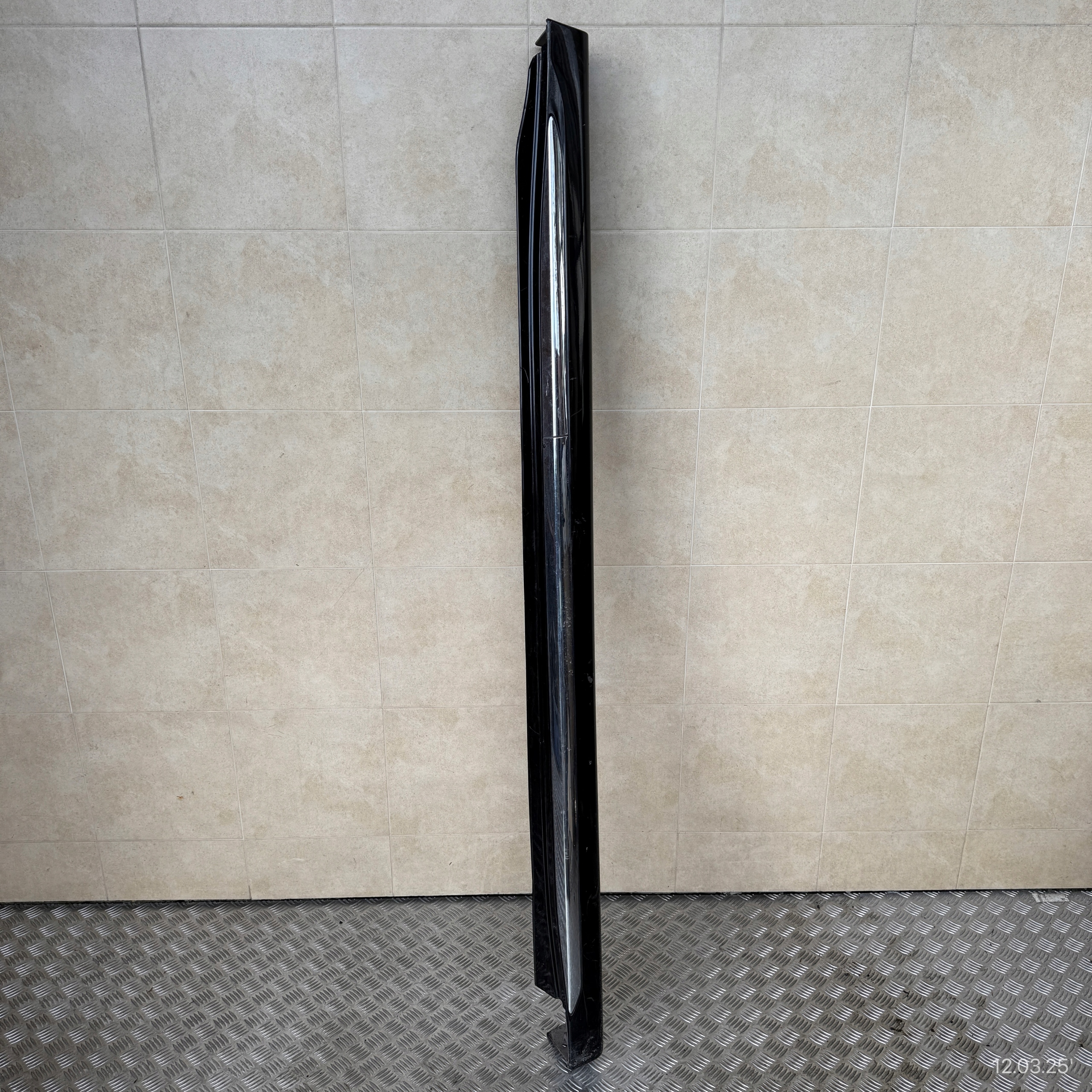 moulding threshold left threshold MITSUBISHI OUTLANDER III 6512A207