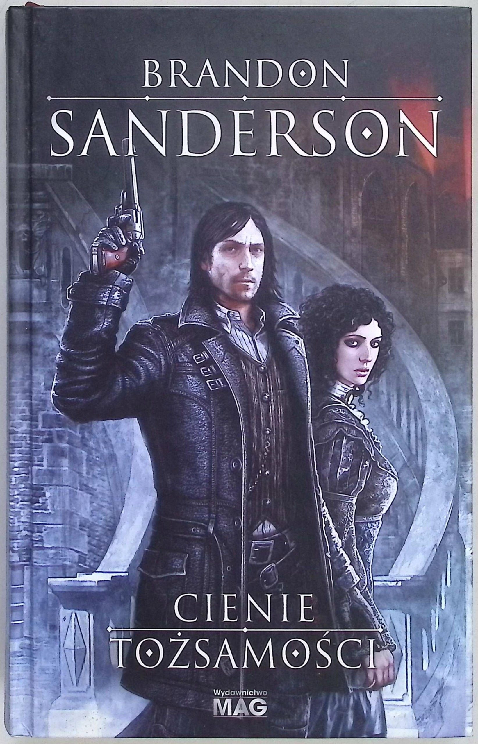 Cienie tożsamości Brandon Sanderson