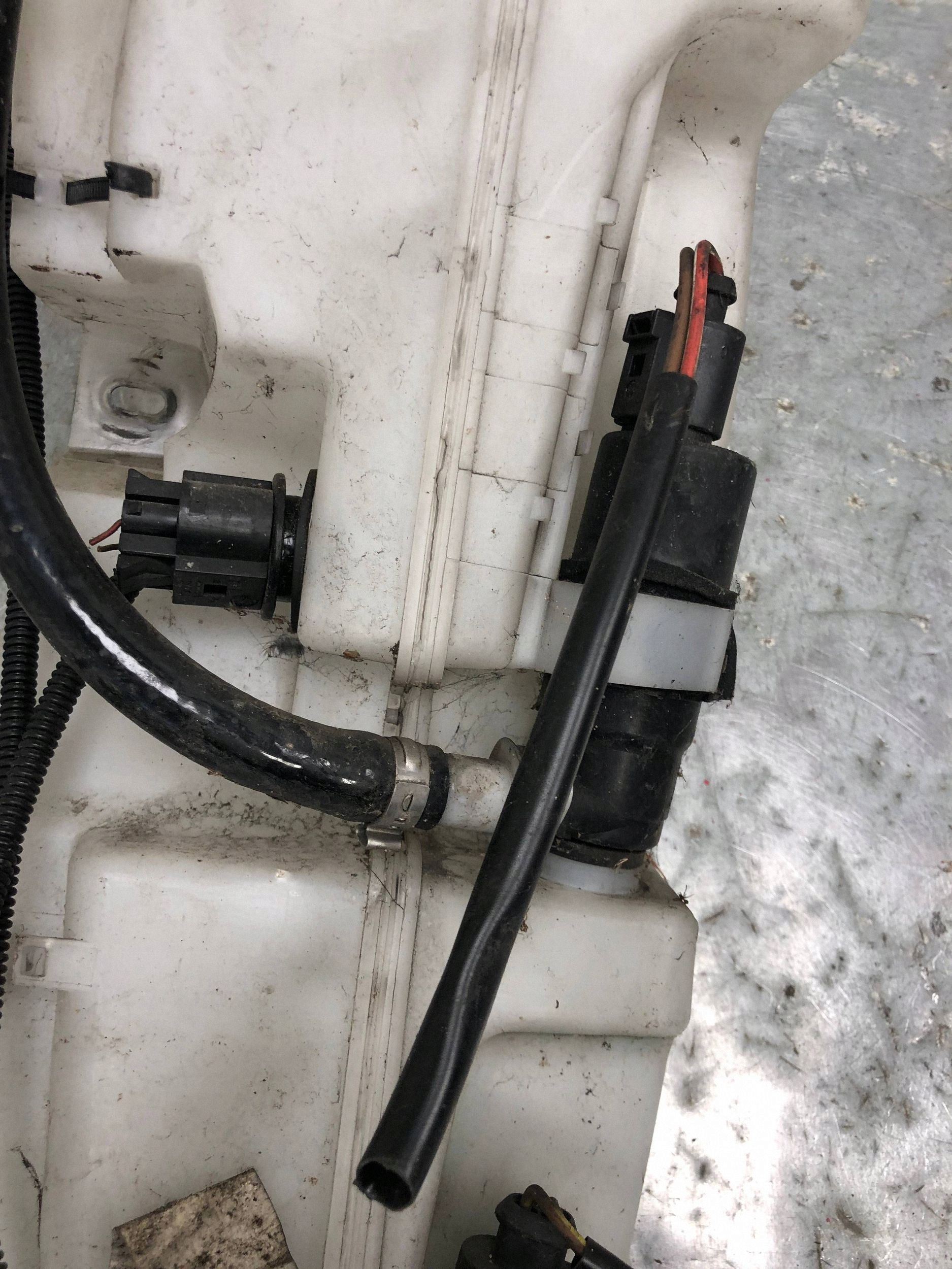 washer fluid tank AUDI A6 C6 4F0955453