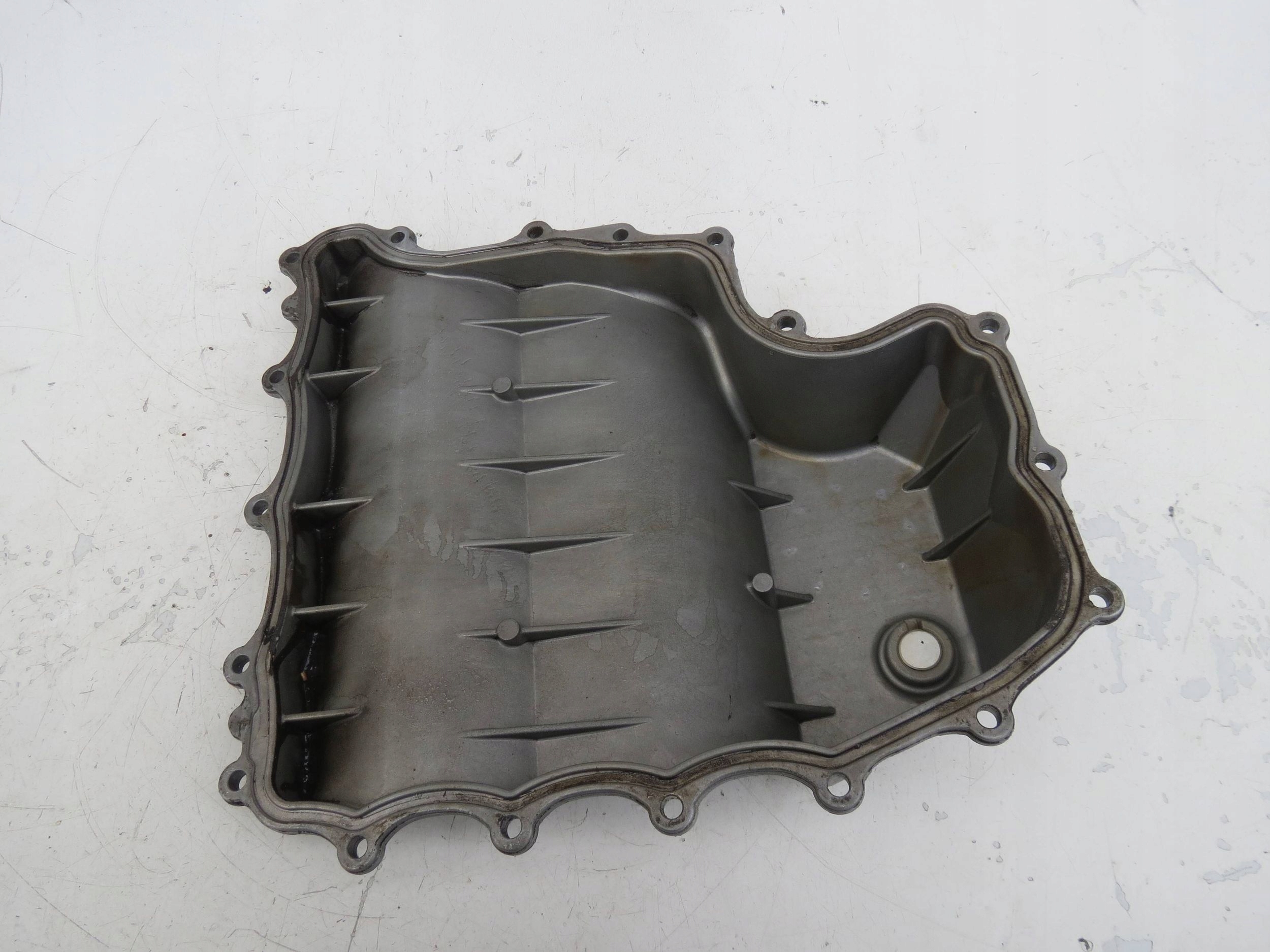 olajteknő PORSCHE CAYENNE és 7L5 4.8 V8 9481071551R