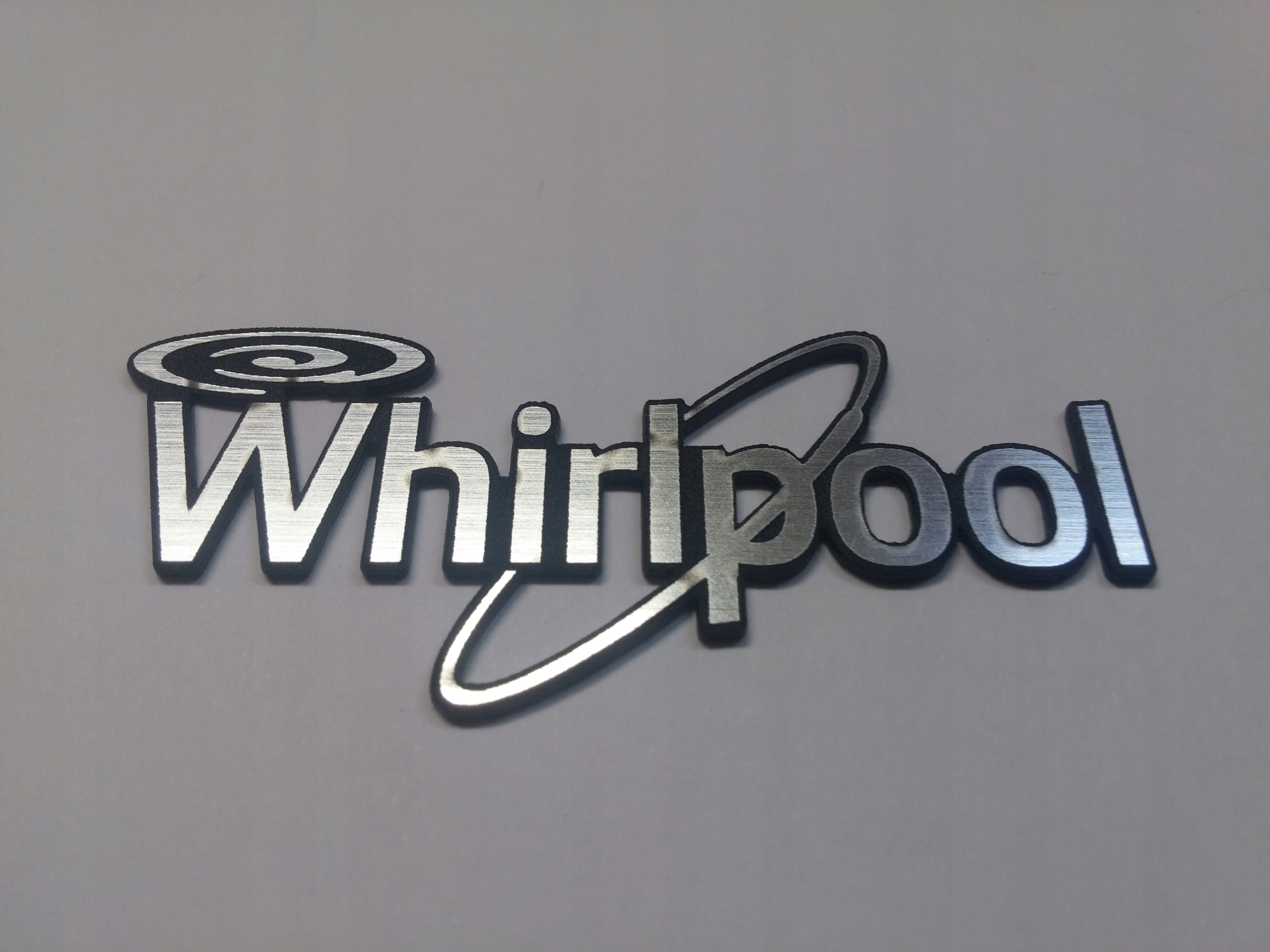 

Whirlpool naklejka emblemat 65 x 30 mm *srebrna