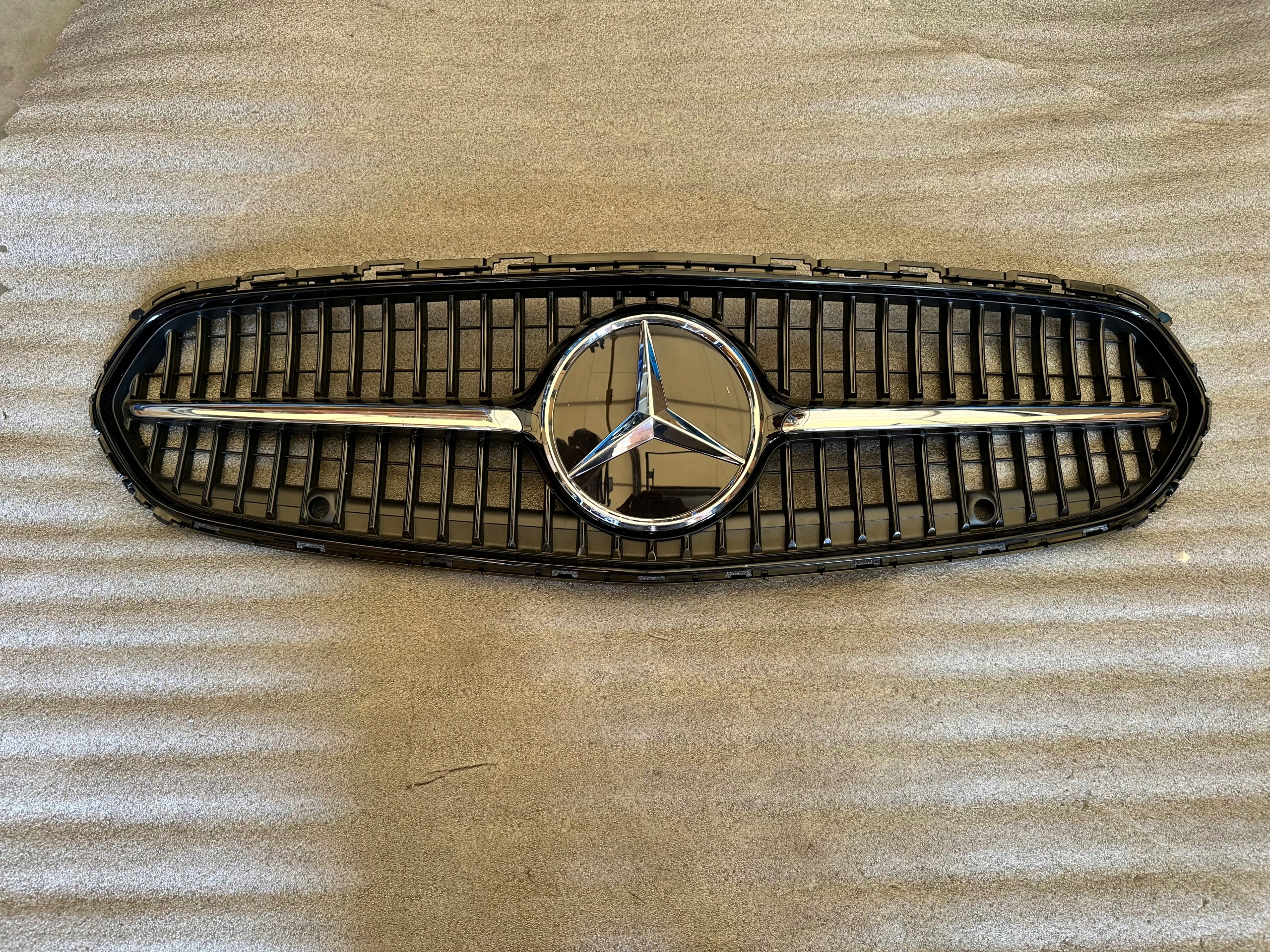 MERCEDES C класс 206 W206 решетка радиатора A2068883800....