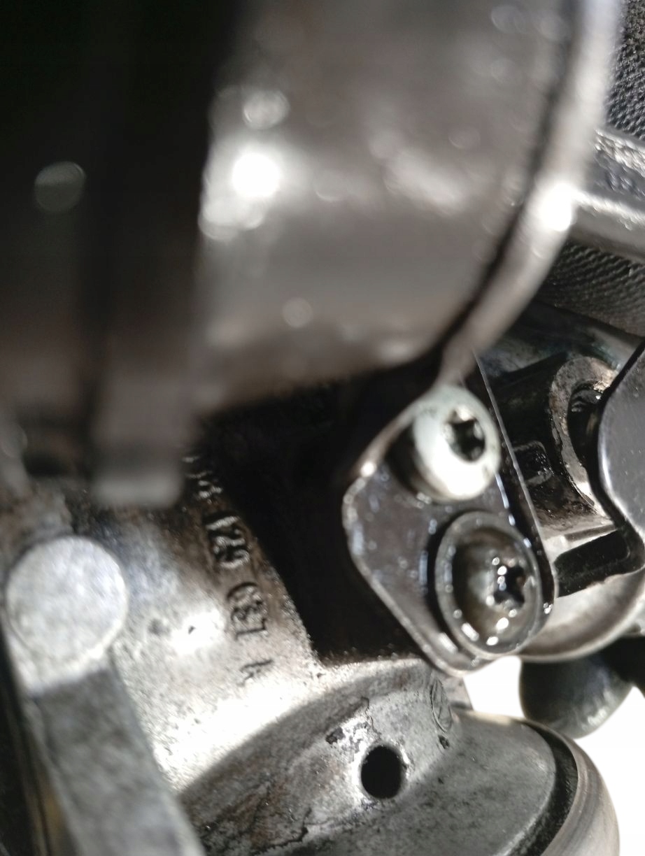 EGR valve VW PASSAT B5 FL 1.9 TDI AVF 038129637A
