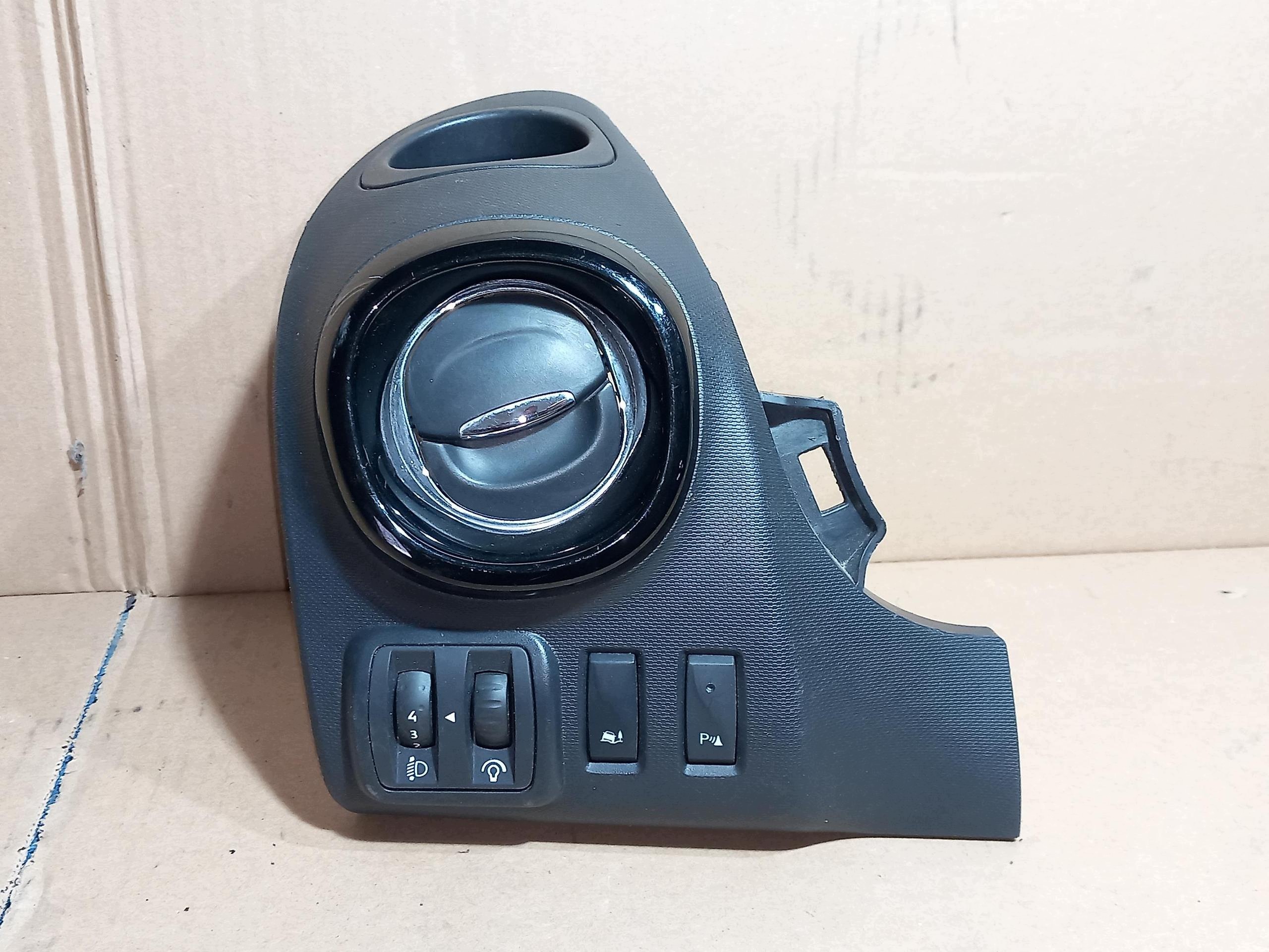 grid air conditioning devices left front RENAULT TRAFIC III