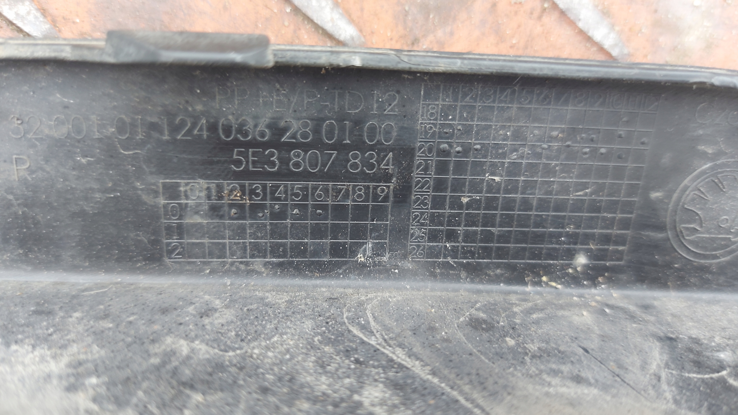 moulding grid of a bumper right right front SKODA OCTAVIA IV 20