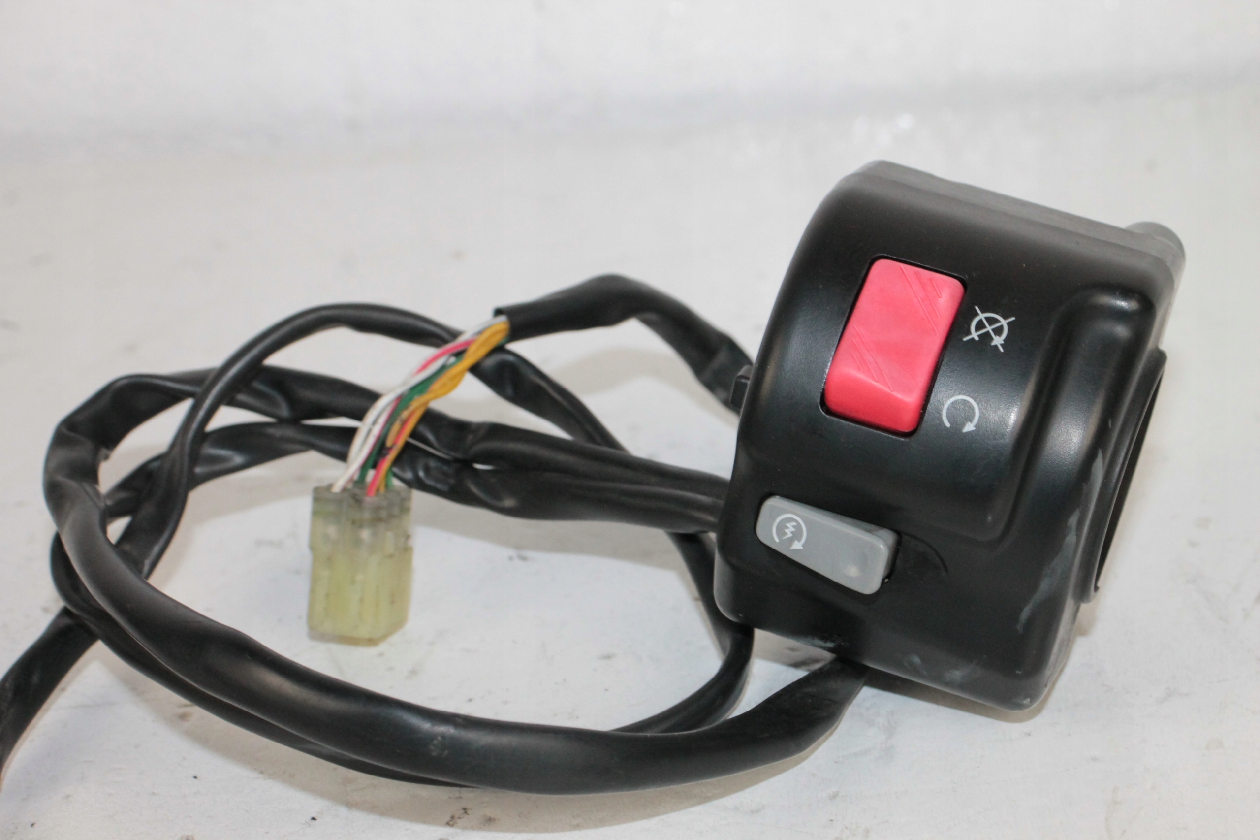 KTM1190 05 - KTM ADVENTURE 1190 13-16 ABS ПРАВЫЙ ПЕРЕКЛЮЧАТЕЛЬ