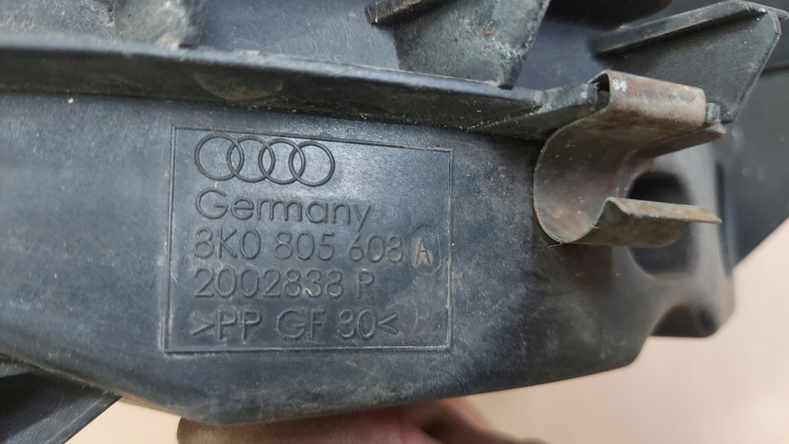 support lights right AUDI A4 B8 07-12 8K0805608A