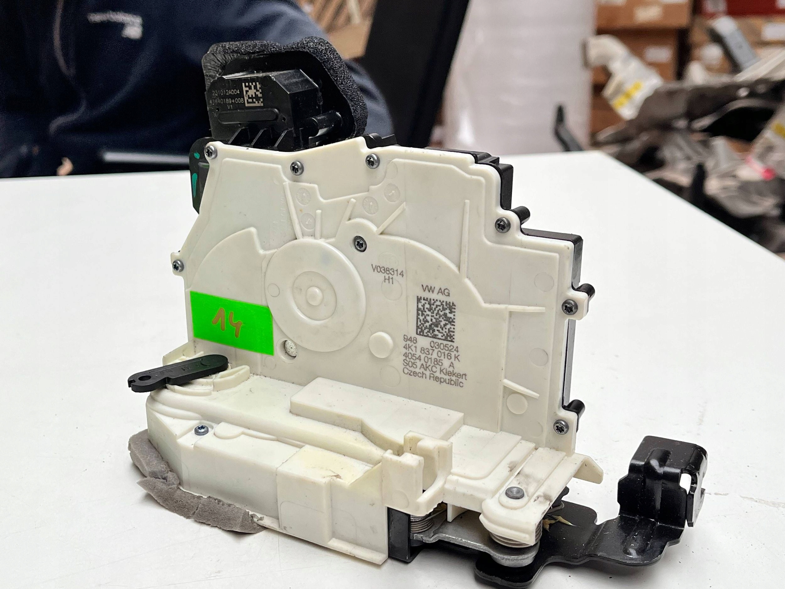 original lock door right front Audi RS Q8 4K1837016K !J