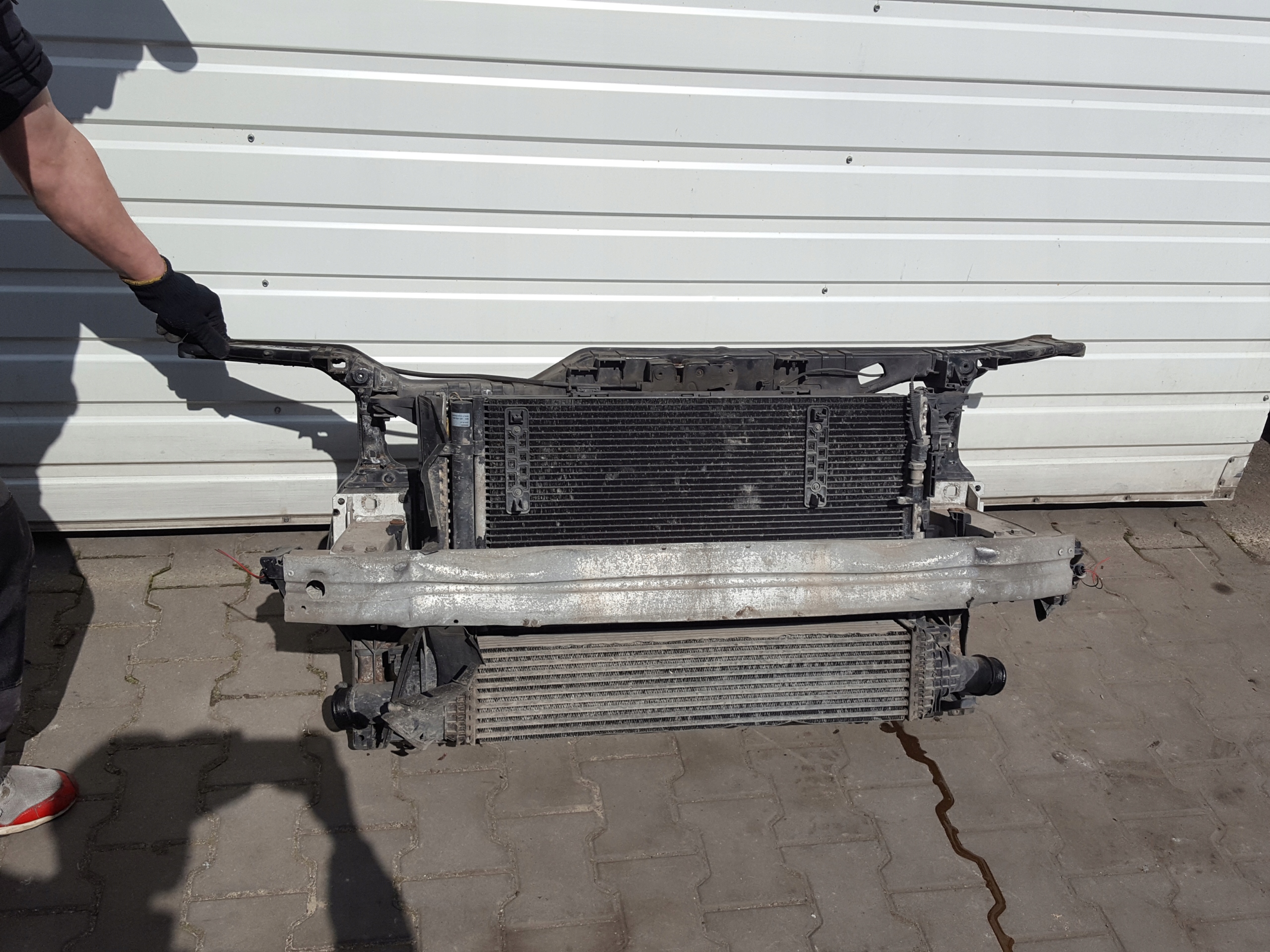 AUDI A4 B8 LIFT 11r- 2.0 TDI PAS PRZEDNI CHŁODNICE