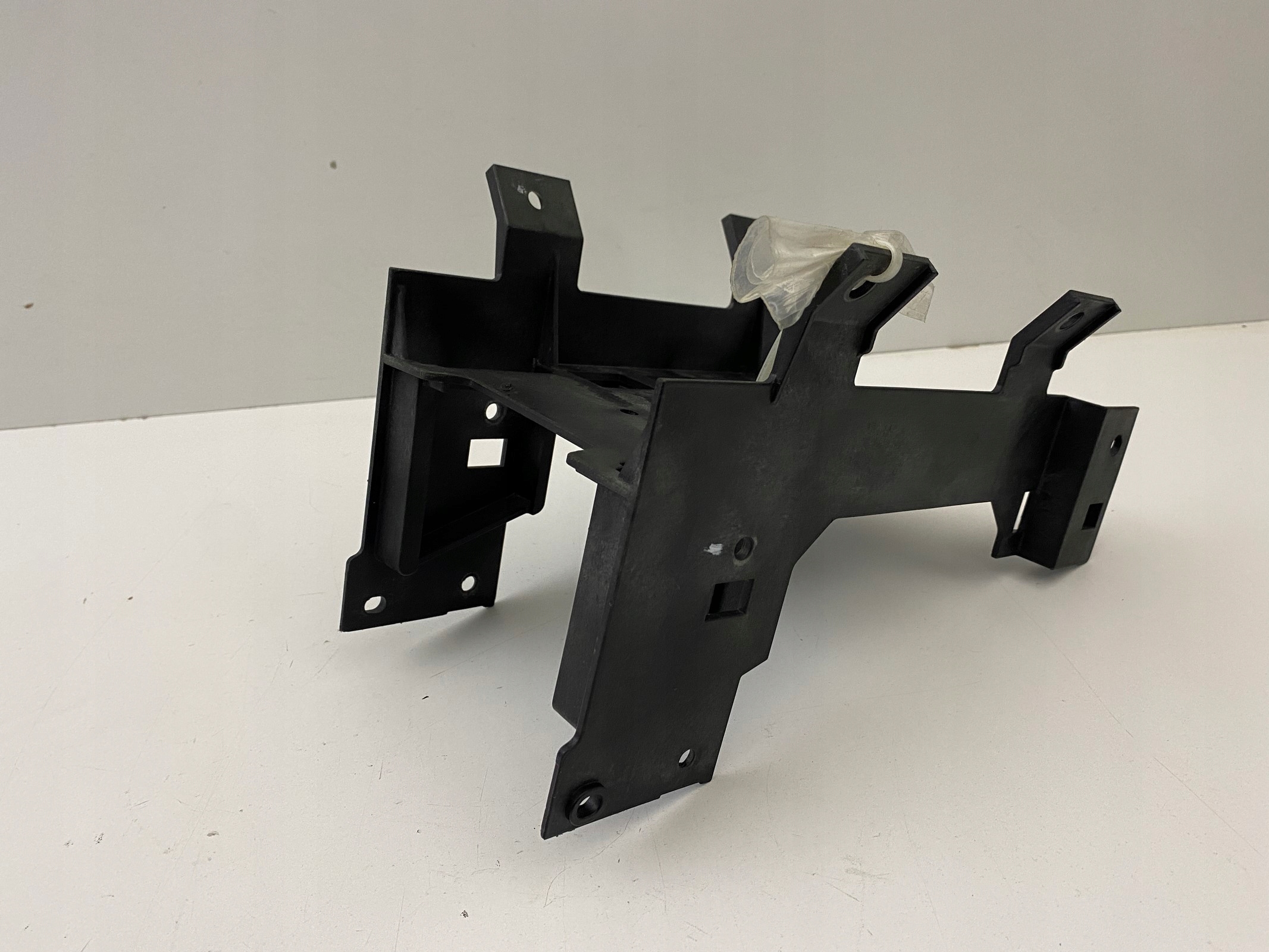 11N1114CP - MCLAREN MP4 12C КРОНШТЕЙН КРЕПЛЕНИЕ РАМКА ЭБУ 12-