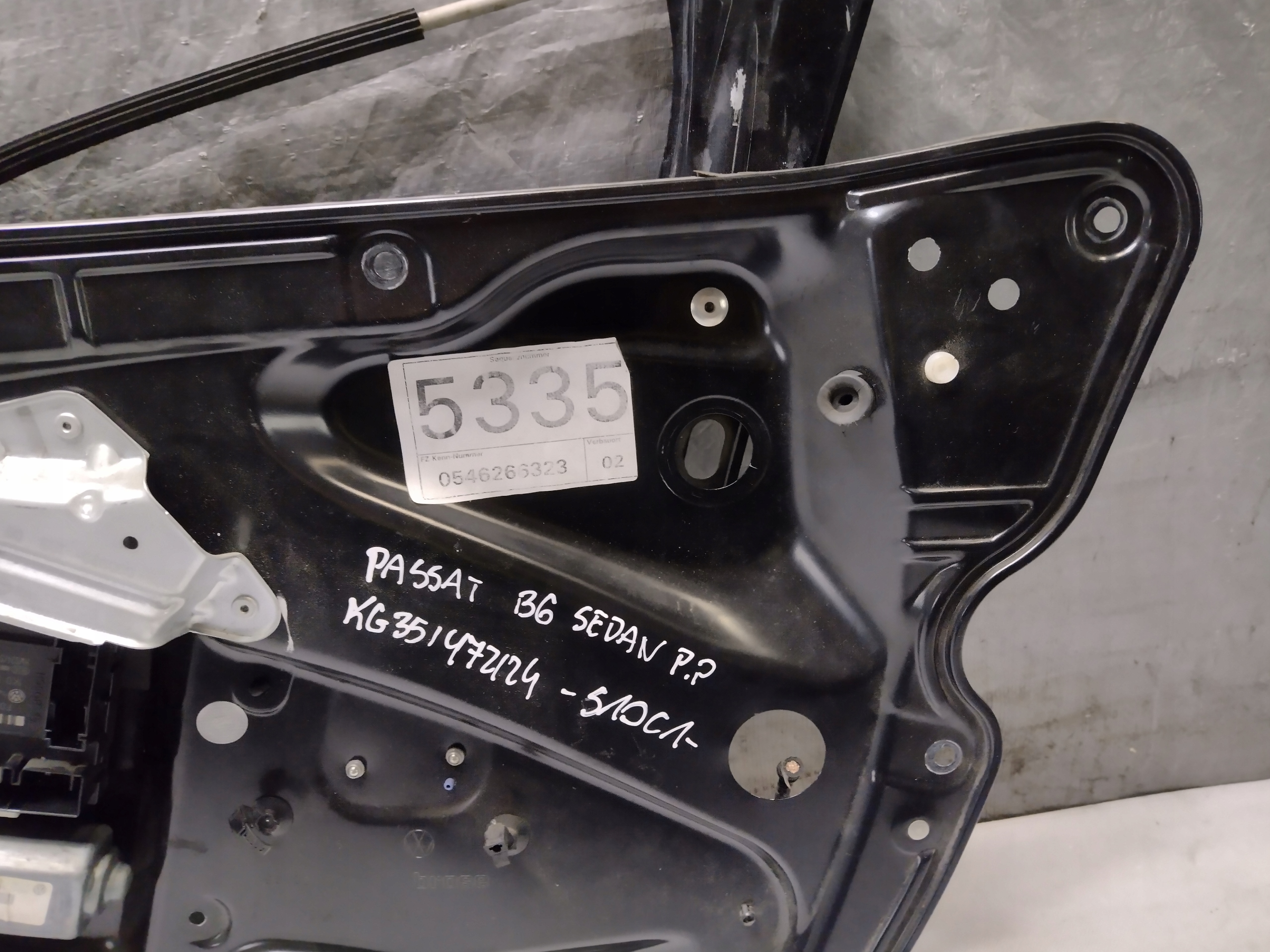 window regulator right front Volkswagen Passat B6 sedan 3C1837756F