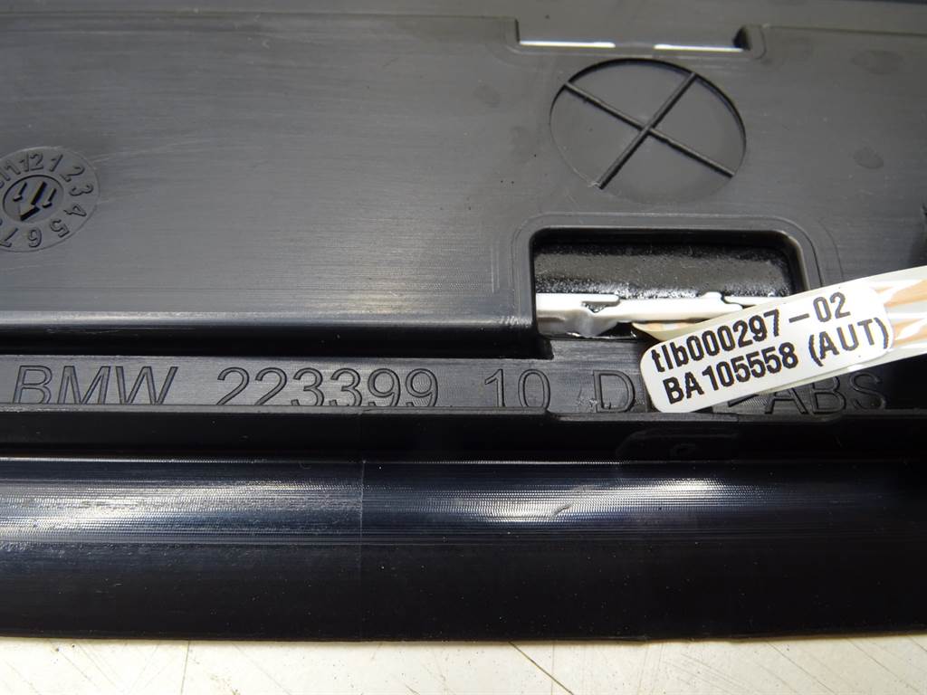 NAKŁADKA PROGOWA PRZÓD PRAWA LED BMW F01 F02 Producent części OEM