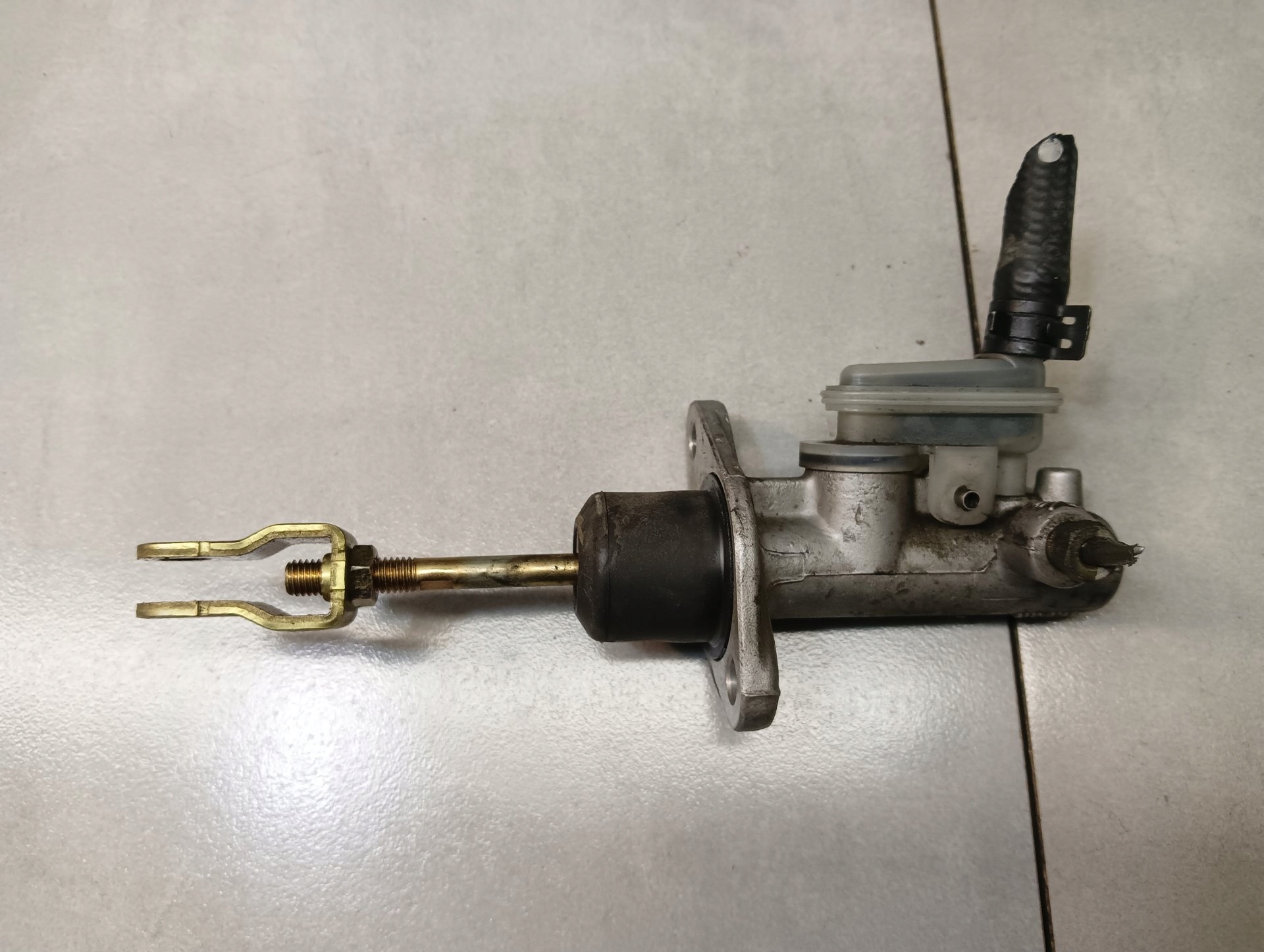 pump of the clutch SPACE STAR 1.3