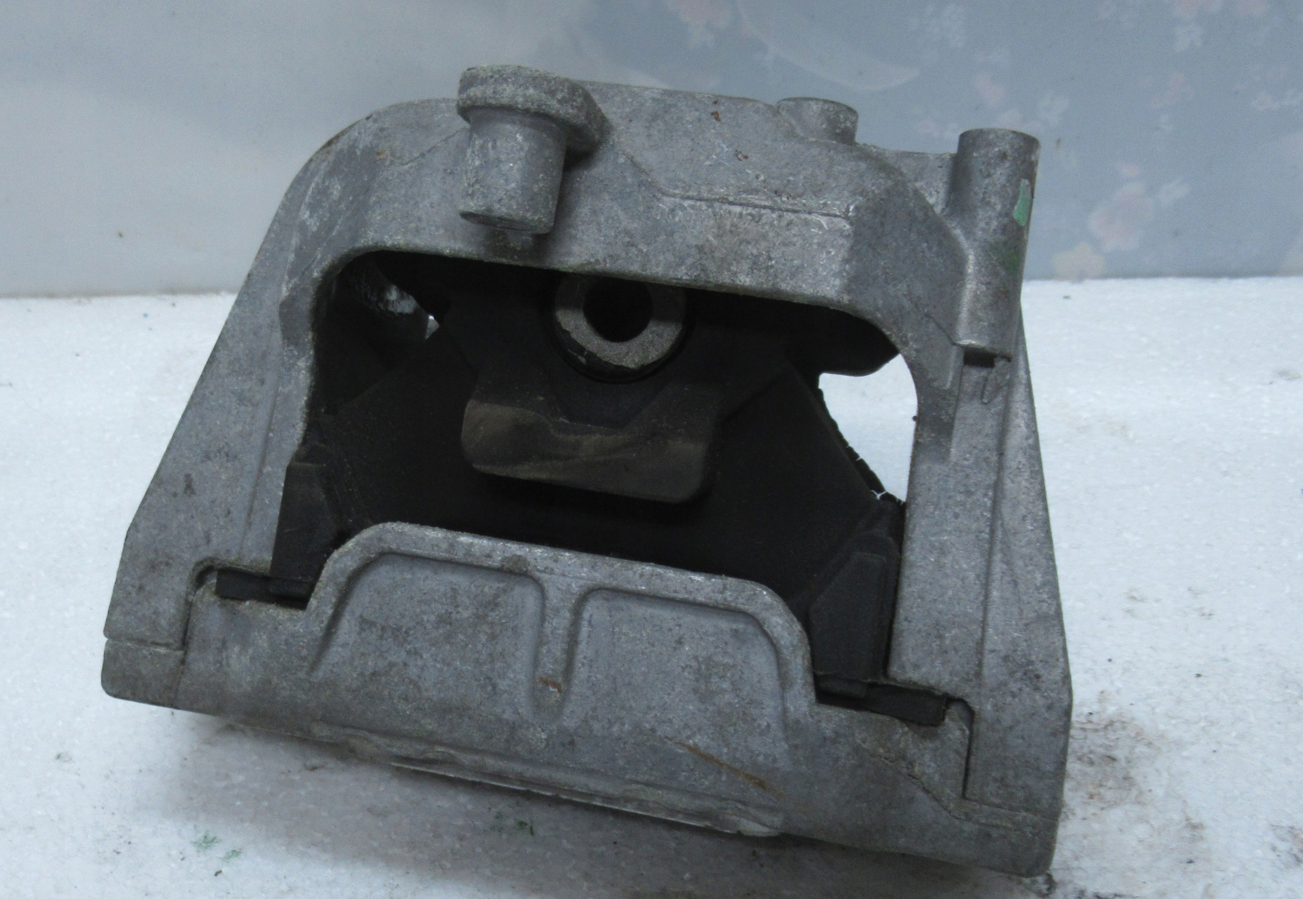 AUDI A3 8P 1.6 supporto Supporti motore usato 1K0199262A