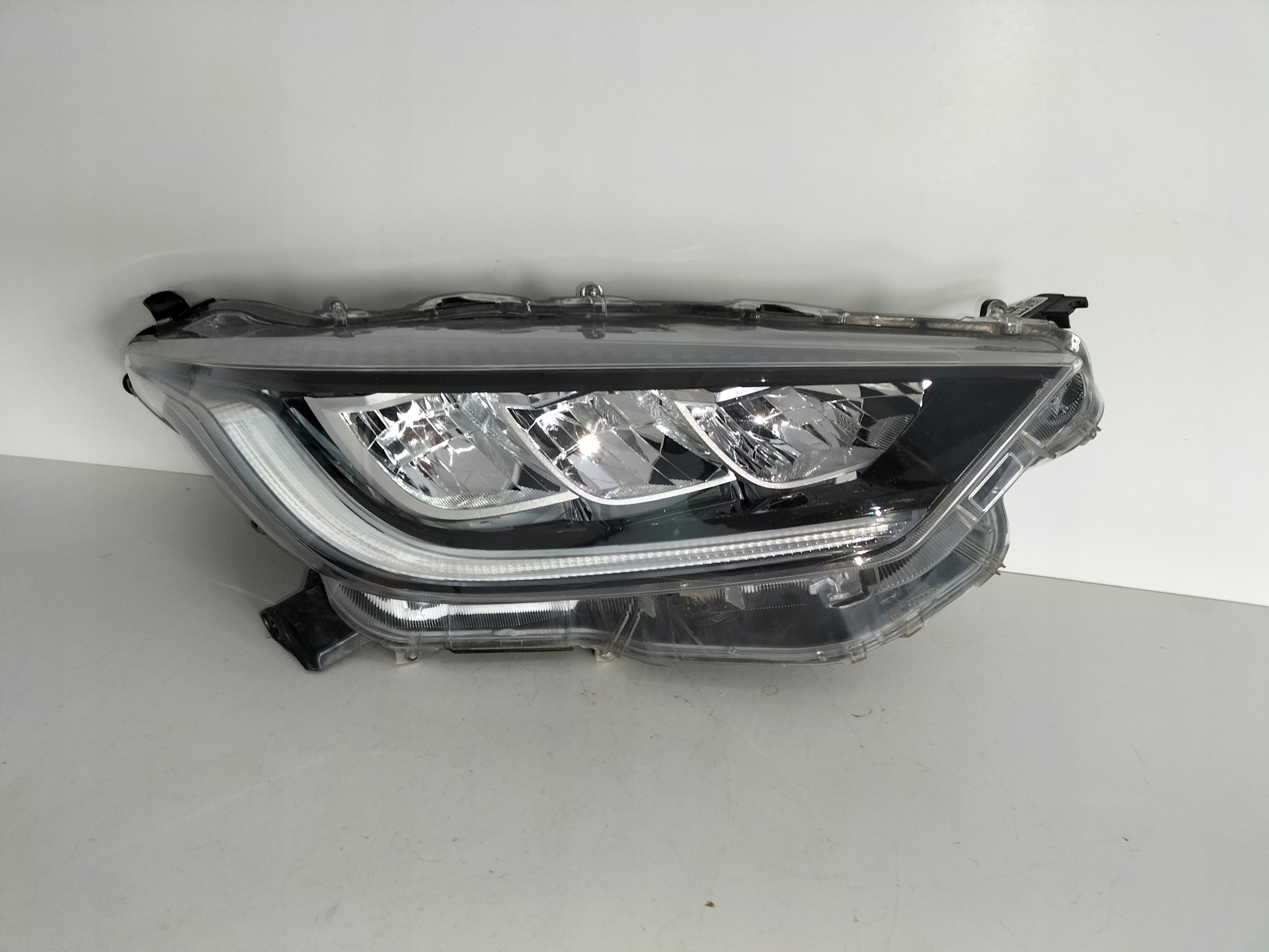 light front reflektor right TOYOTA YARIS 4 IV 20- FULL LED