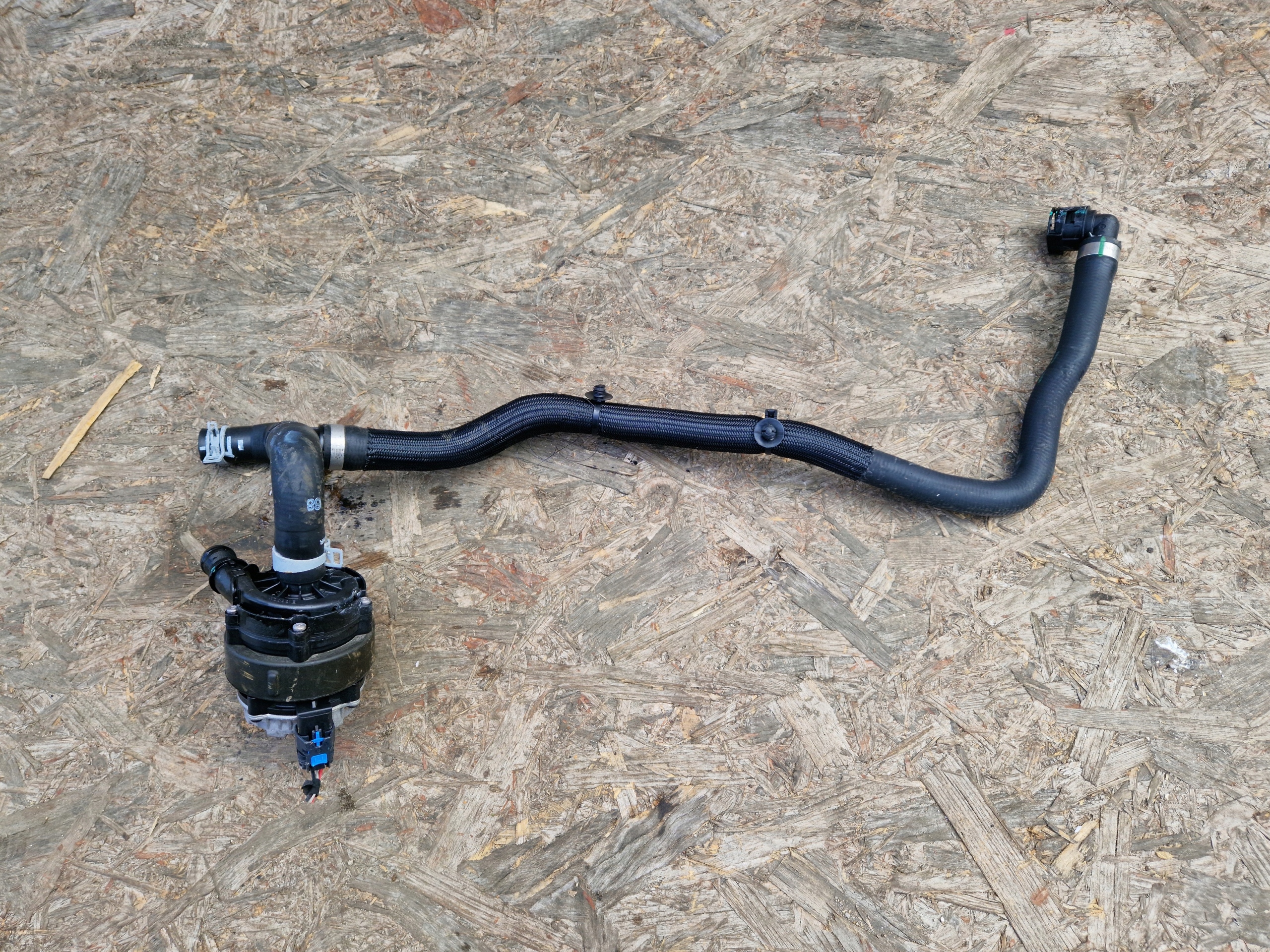 supplementary water pump RENAULT ARKANA 1.6 E-TECH 210117802R 0392024157