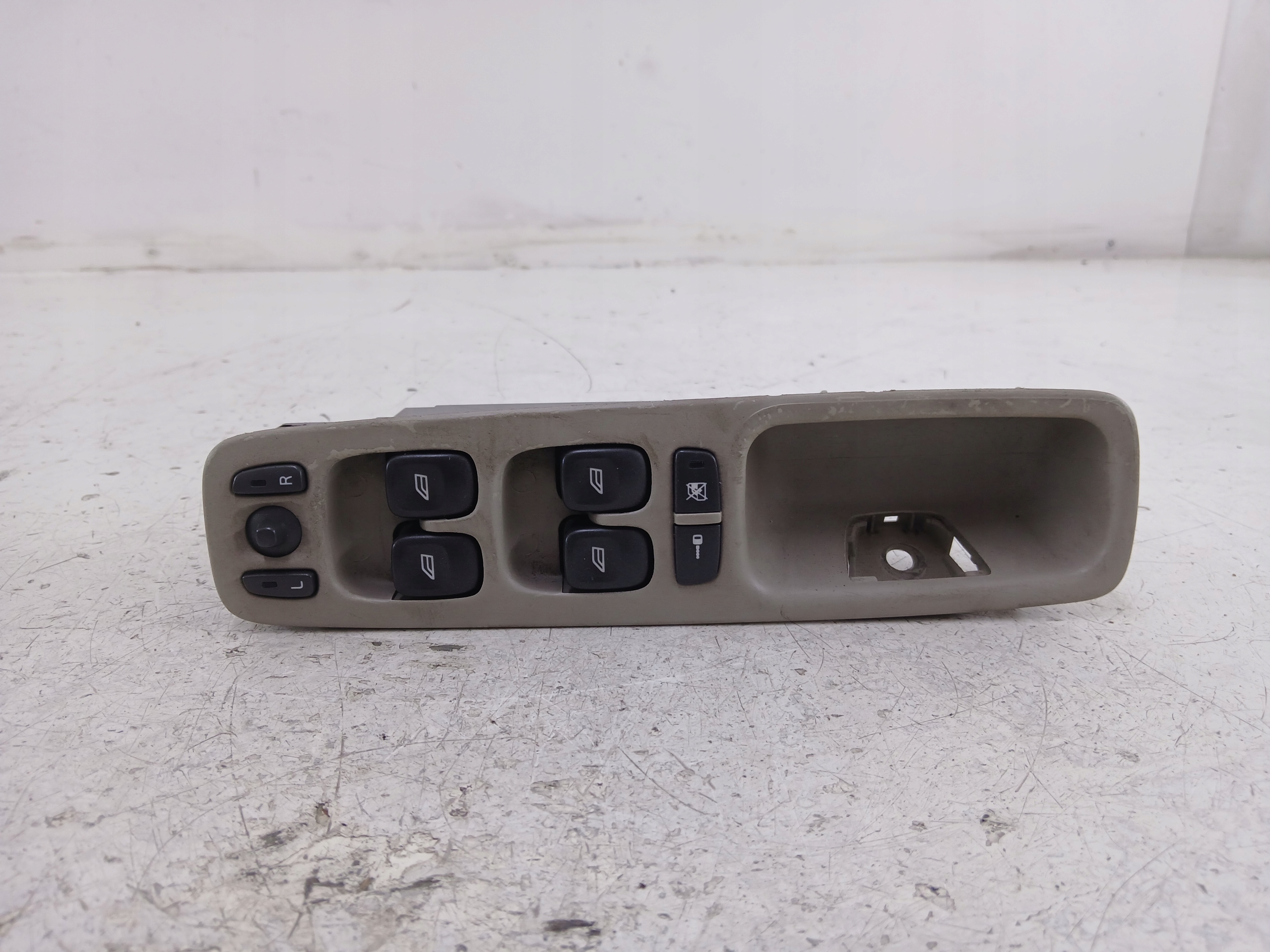VOLVO V70 S70 II PANEL okna levý předek 30658116