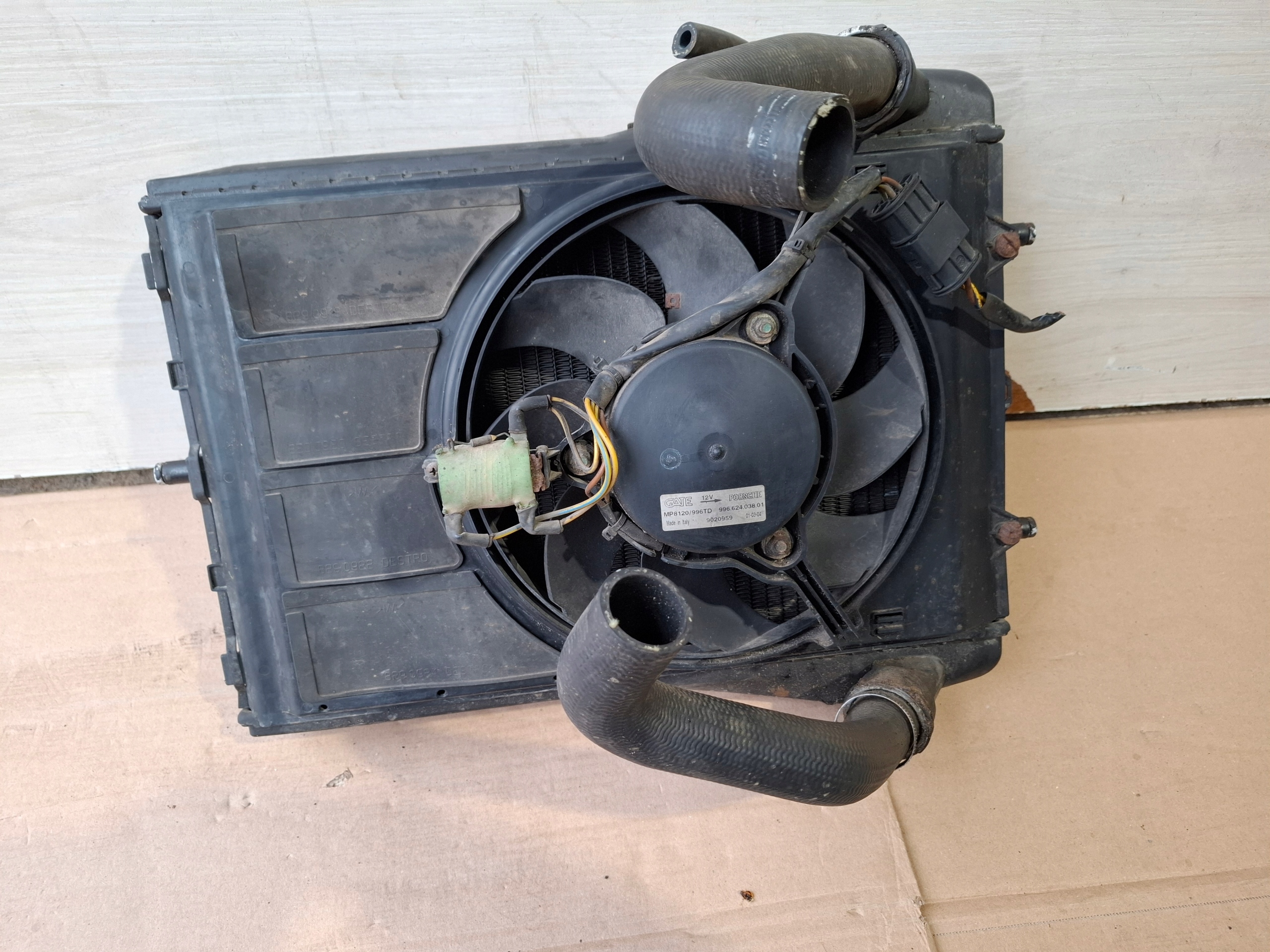 ventilátor chladič vody pravá PORSCHE 911 996 04r