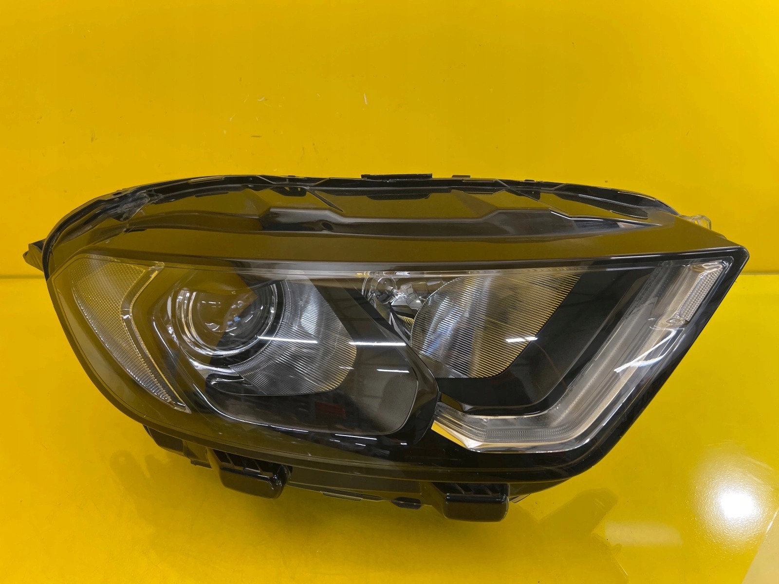 light right Ford Ecosport Lift GN15-13W029-YA