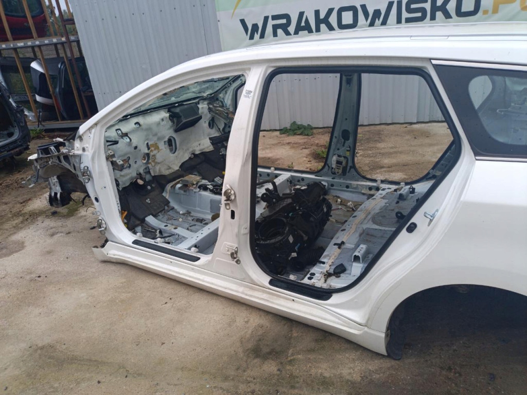 TOYOTA AVENSIS T27 ĆWIARTKA PRÓG SŁUPEK LEWY 040 Numer katalogowy części 01