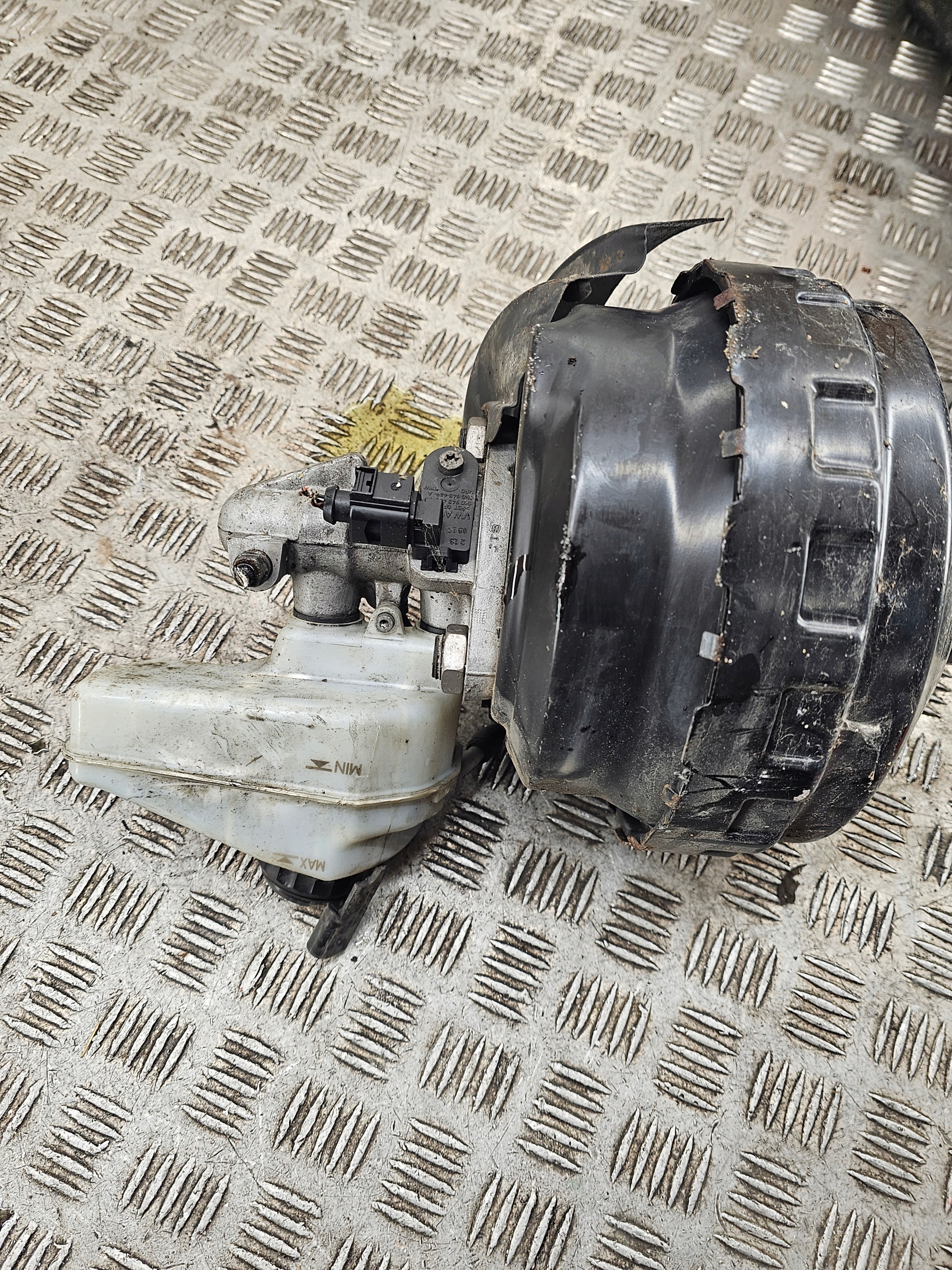 VOLKSWAGEN Skoda OE 1K2614105BN servo