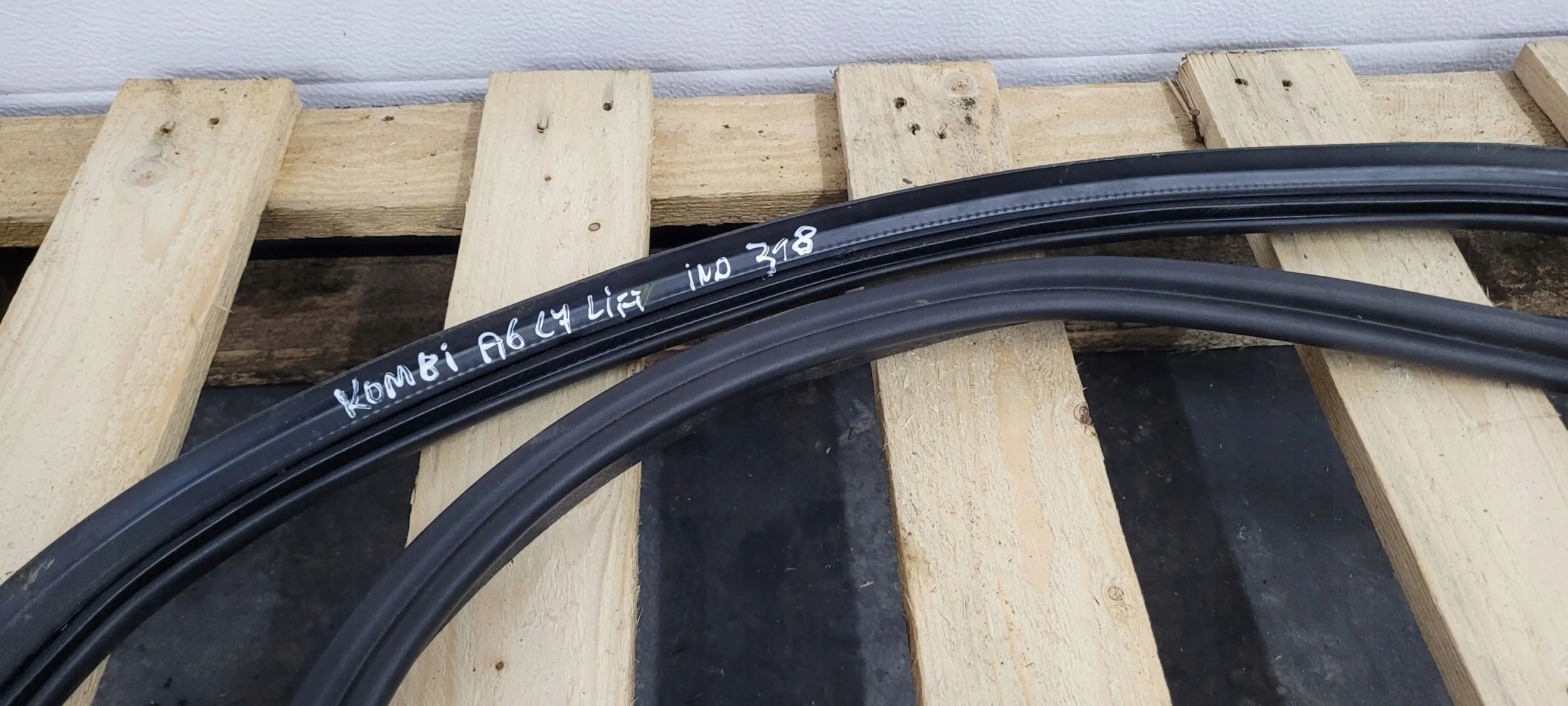 A6 C7 4G LIFT gasket bonnet boot rear part KOMBI