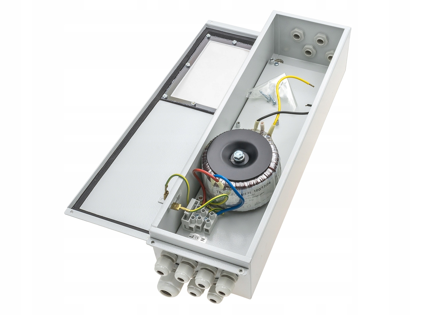 Transformátor v kovovém pouzdře určený pro st3