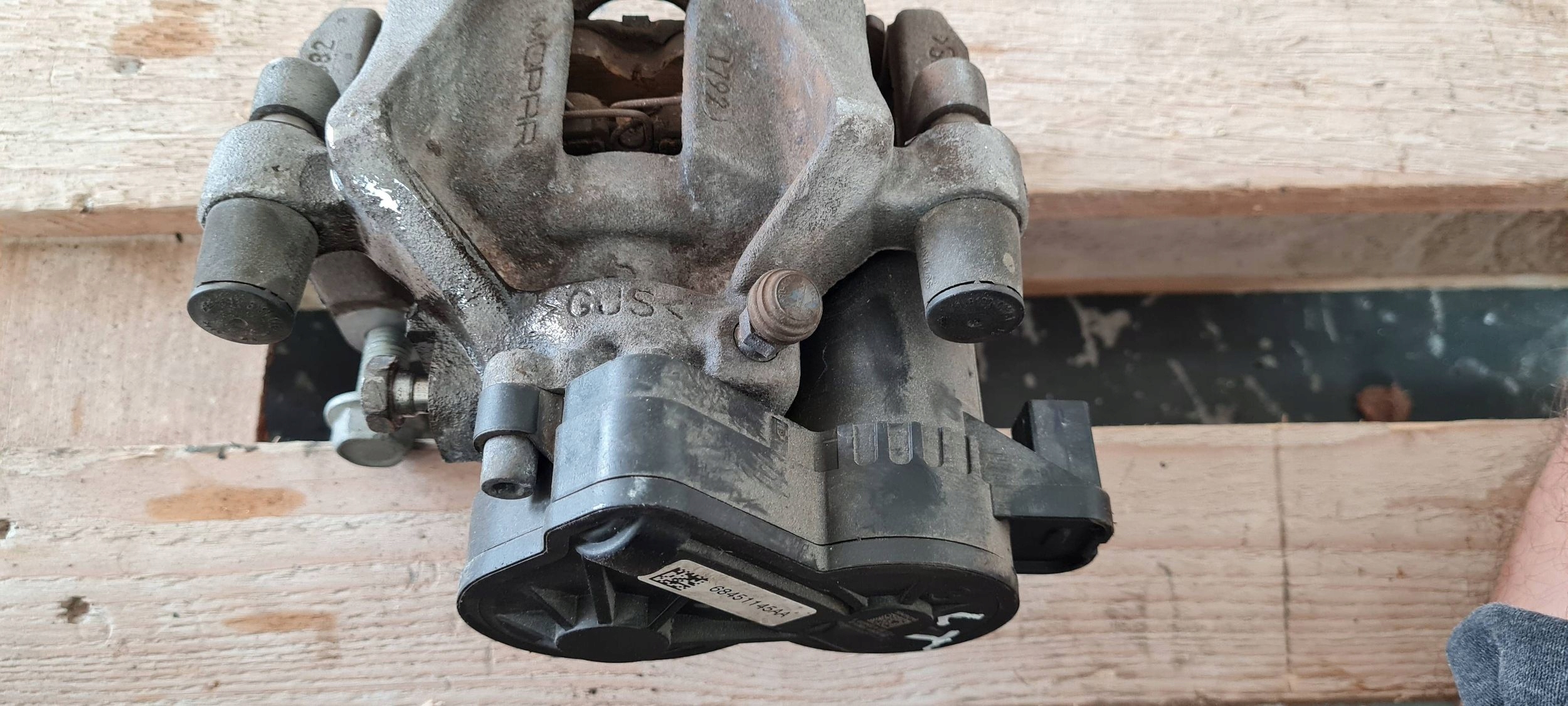 Chrysler Pacifica 2022 caliper brake left rear part rear 68451145AA