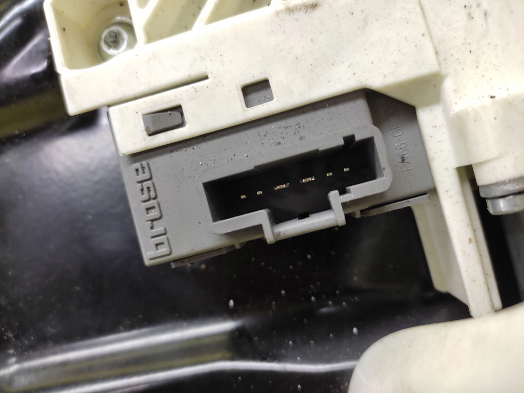 LAND ROVER DISCOVERY III window regulator right front 994731