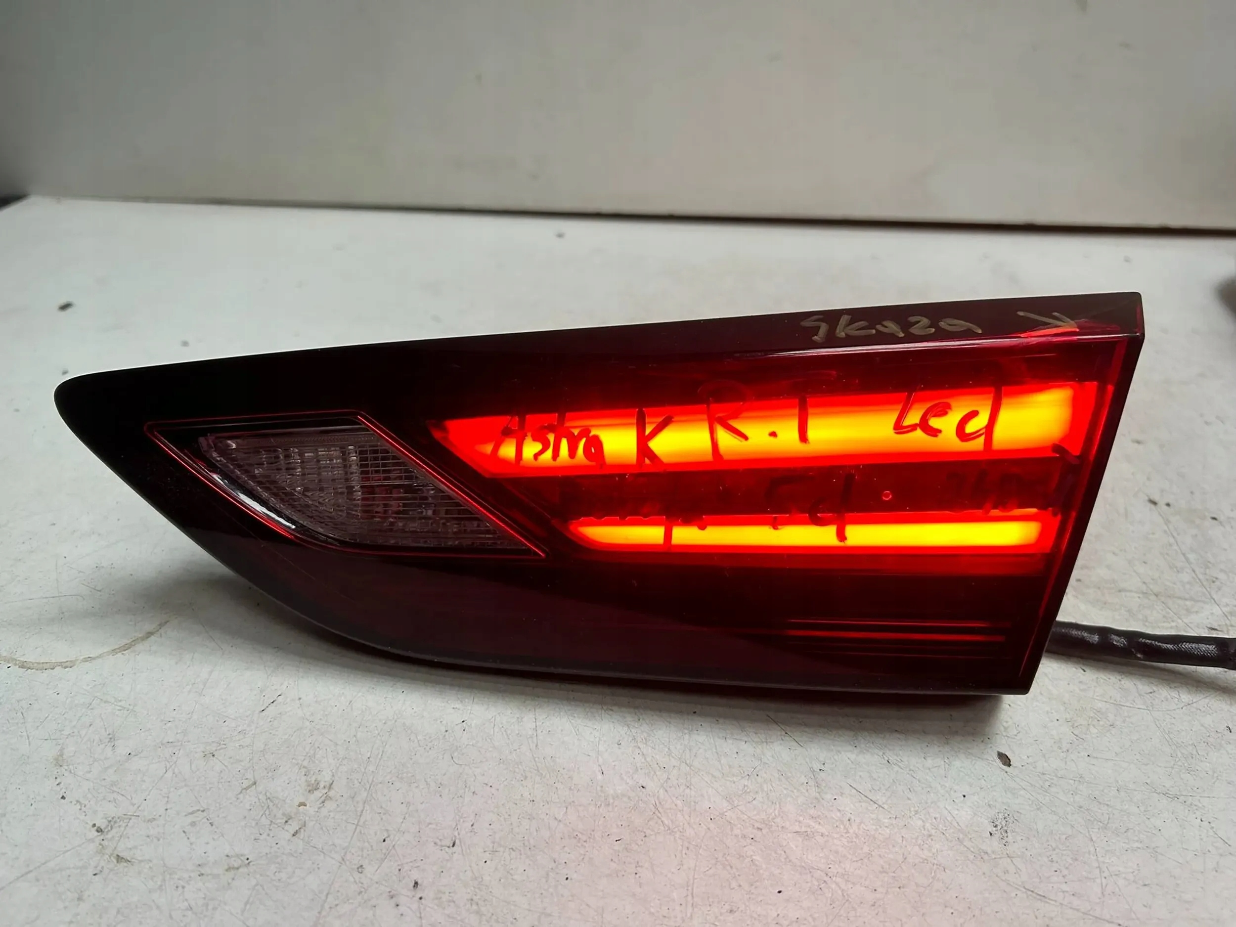 Lampa tył prawy w klapę Opel Astra K