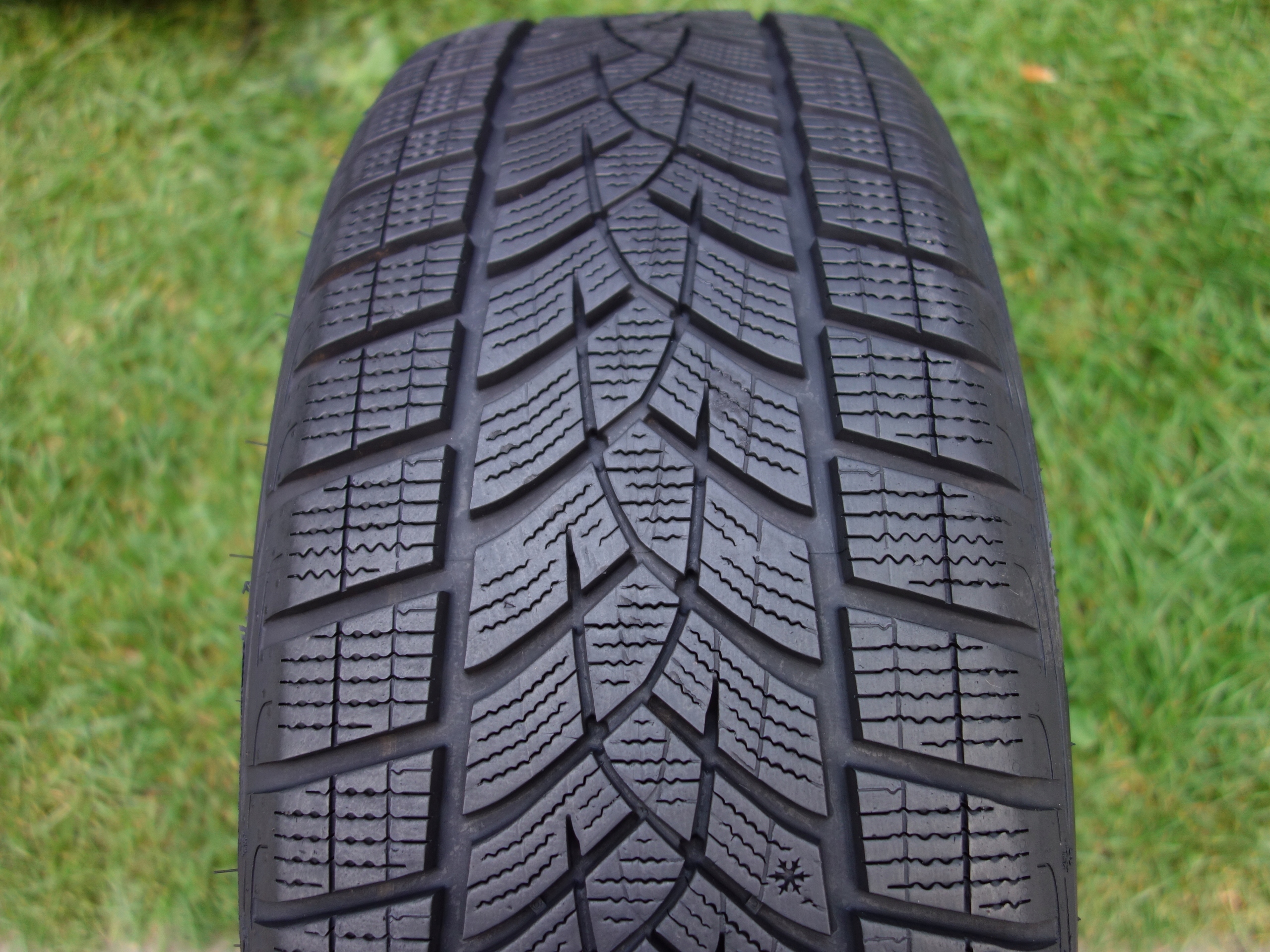 GOODYEAR ULTRAGRIP PERFORMANCE 215/55/18 2020r