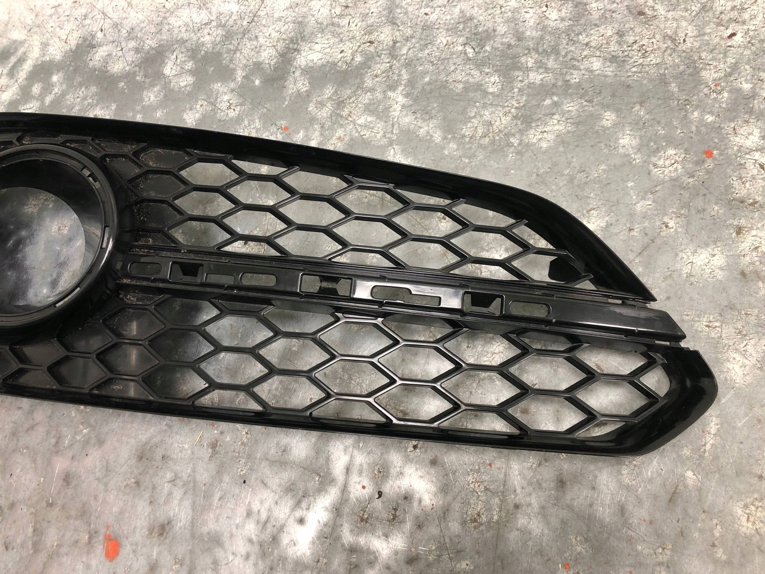 grid fog lights right front AUDI S8 D4 LIFT 4H0807680AB