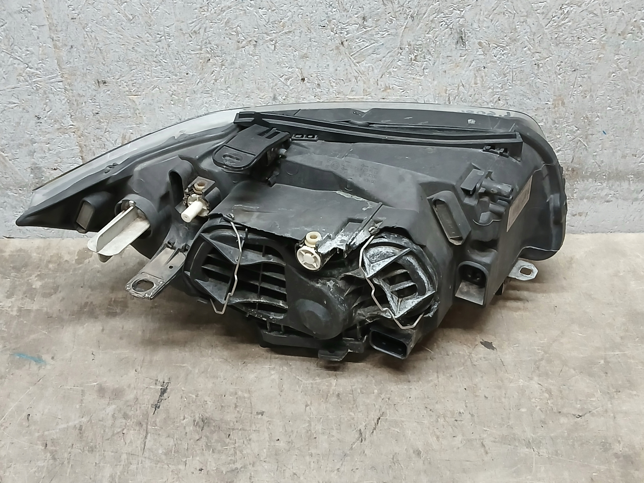 light front left BMW and 1 E87 7247649-01