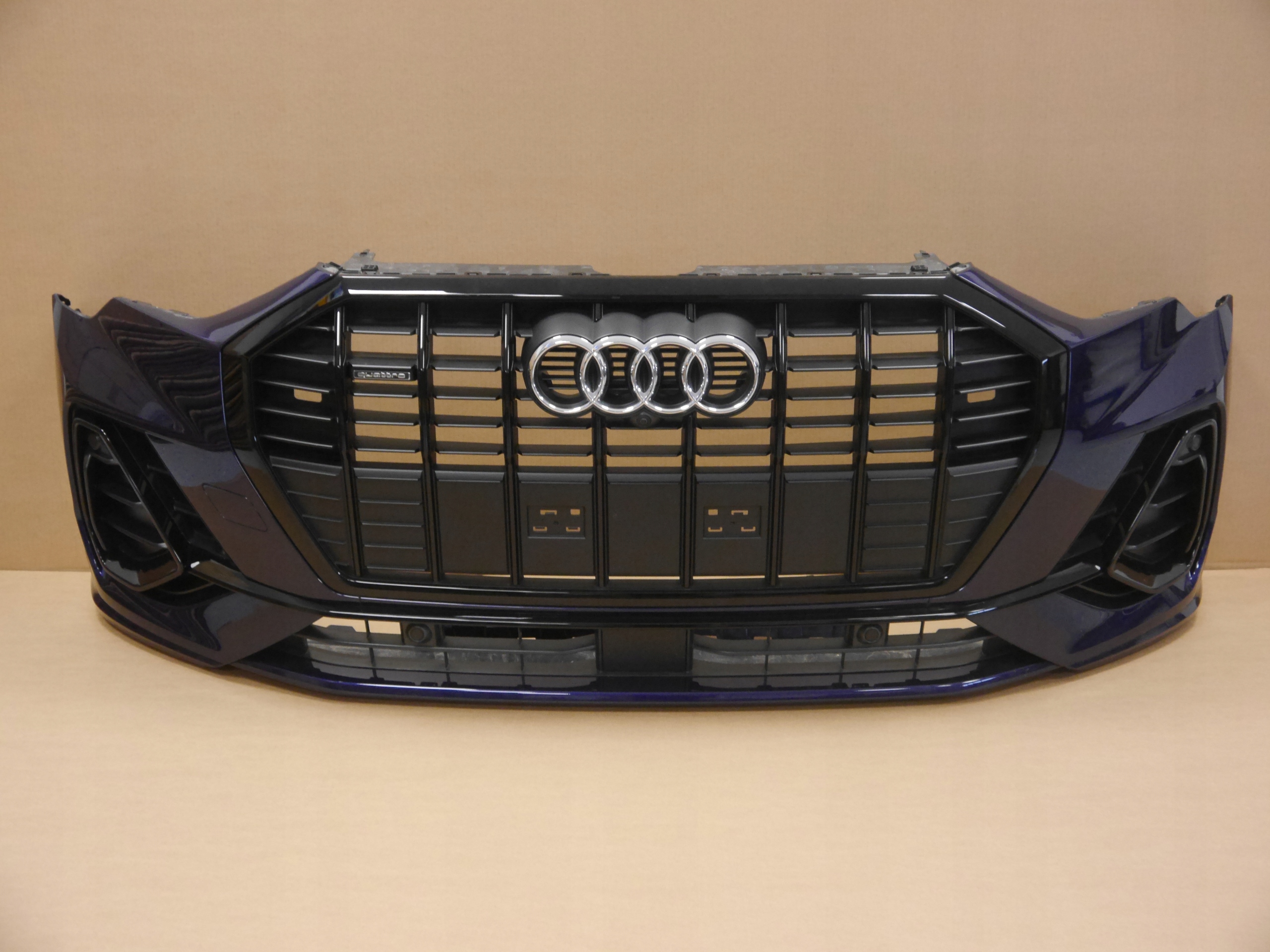 AUDI Q3 83A ZDERZAK PRZÓD 4xPDC LX5H S-LINE KAMERA Kolor niebieski