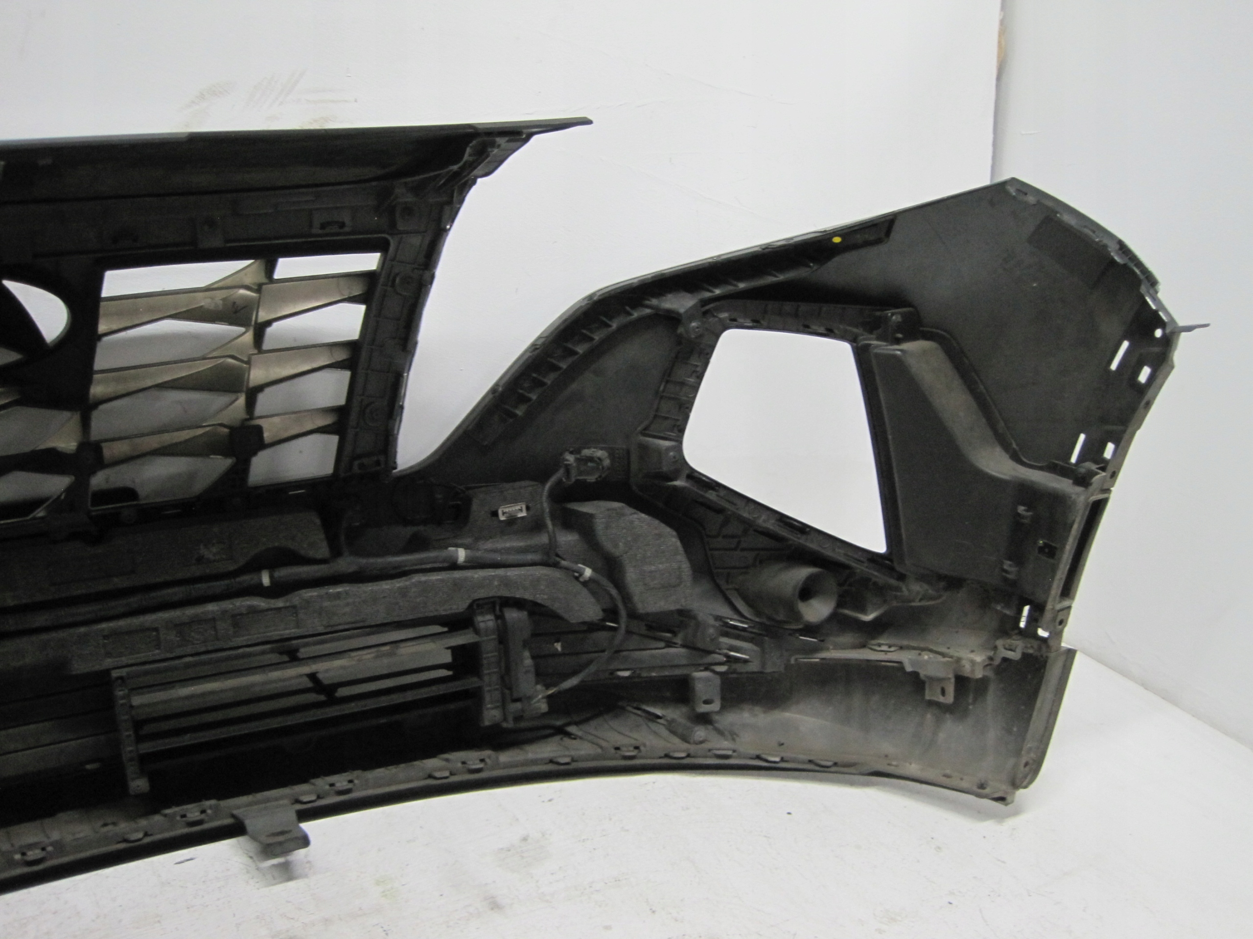 bumper HYUNDAI TUCSON IV 4 PDC 21R below RADAR front