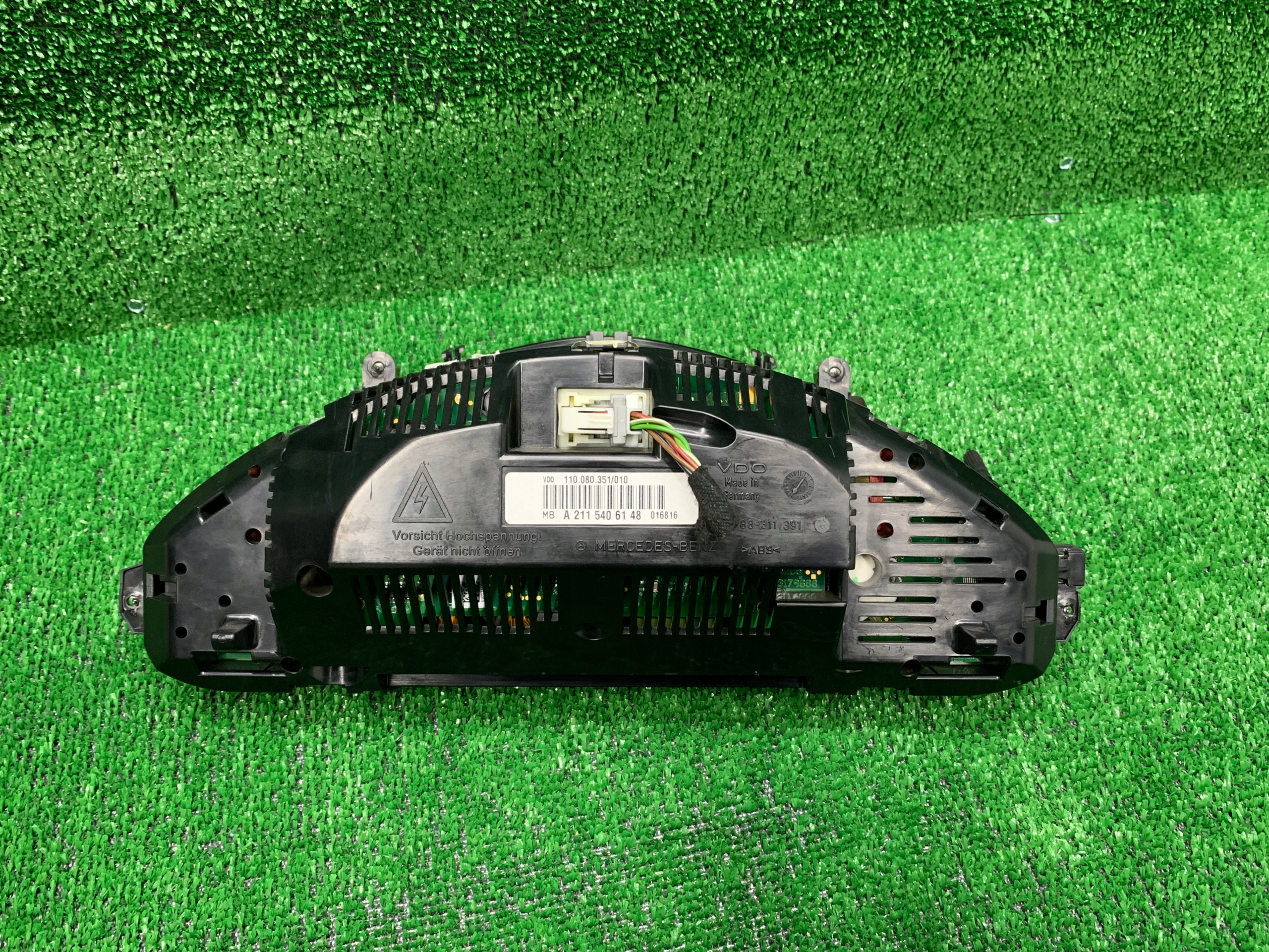 MERCEDES E KLASA 211 dials clock A2115406148