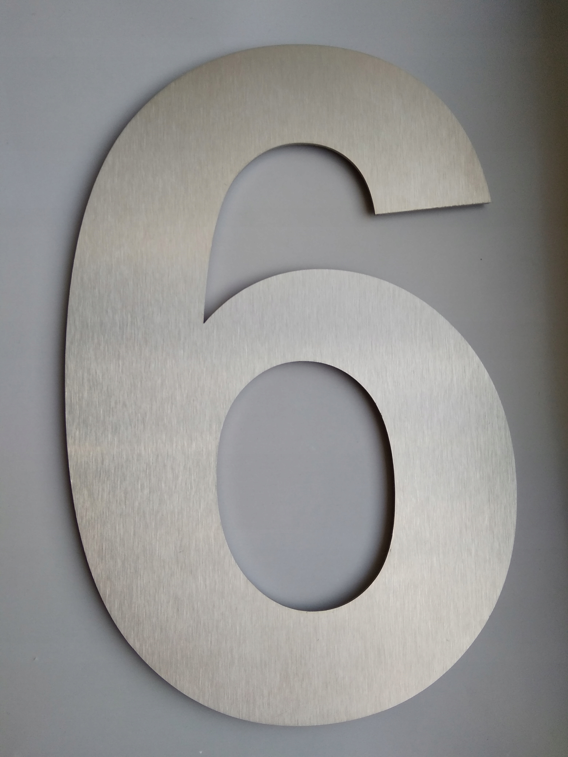 TABLICZKA NUMER NA DOM ARIAL 20cm „6” NIERDZEWNA Kod producenta 002