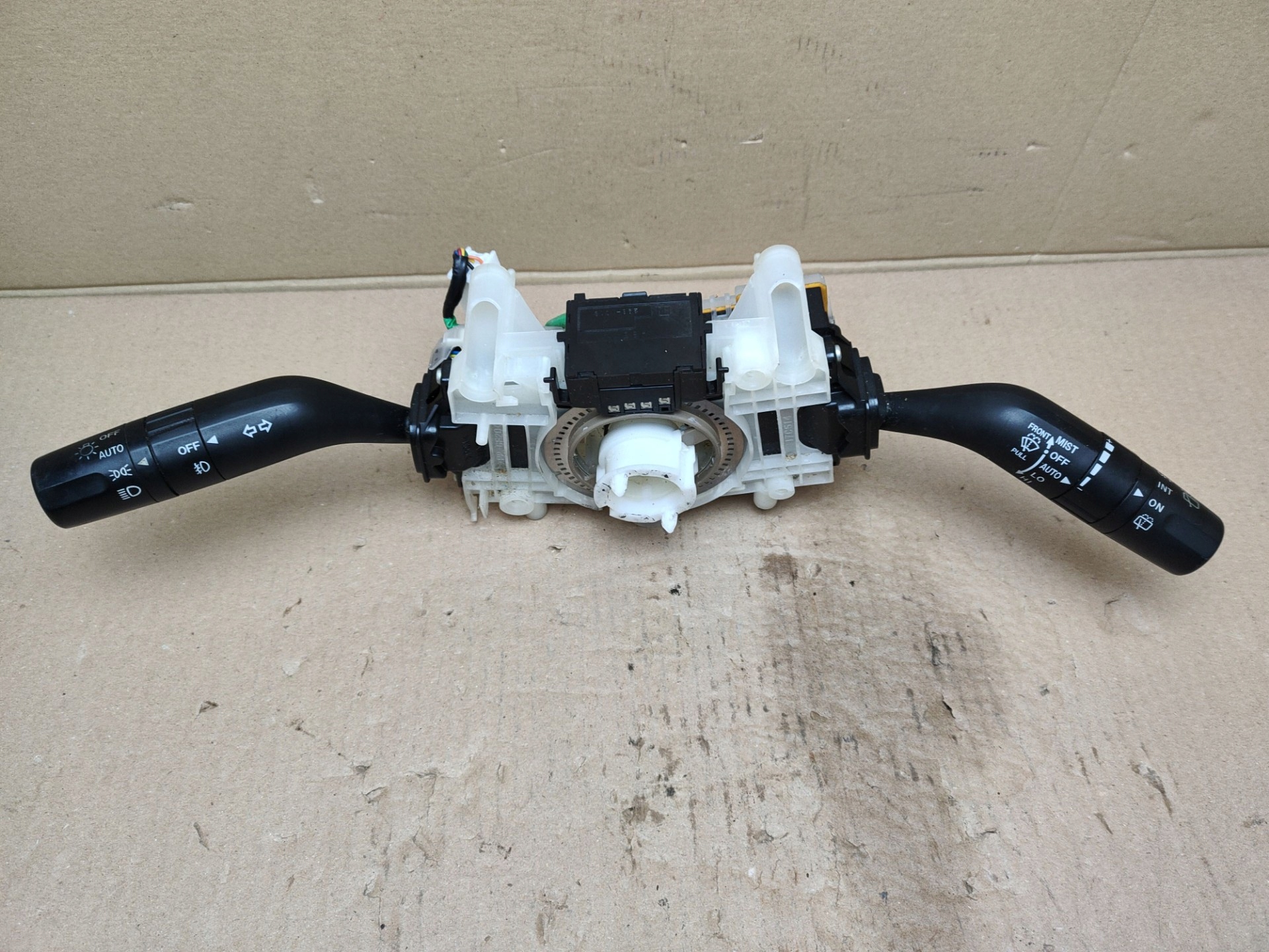 steering wheel levers and controls Mazda CX-9 facelift 2012 17A0894