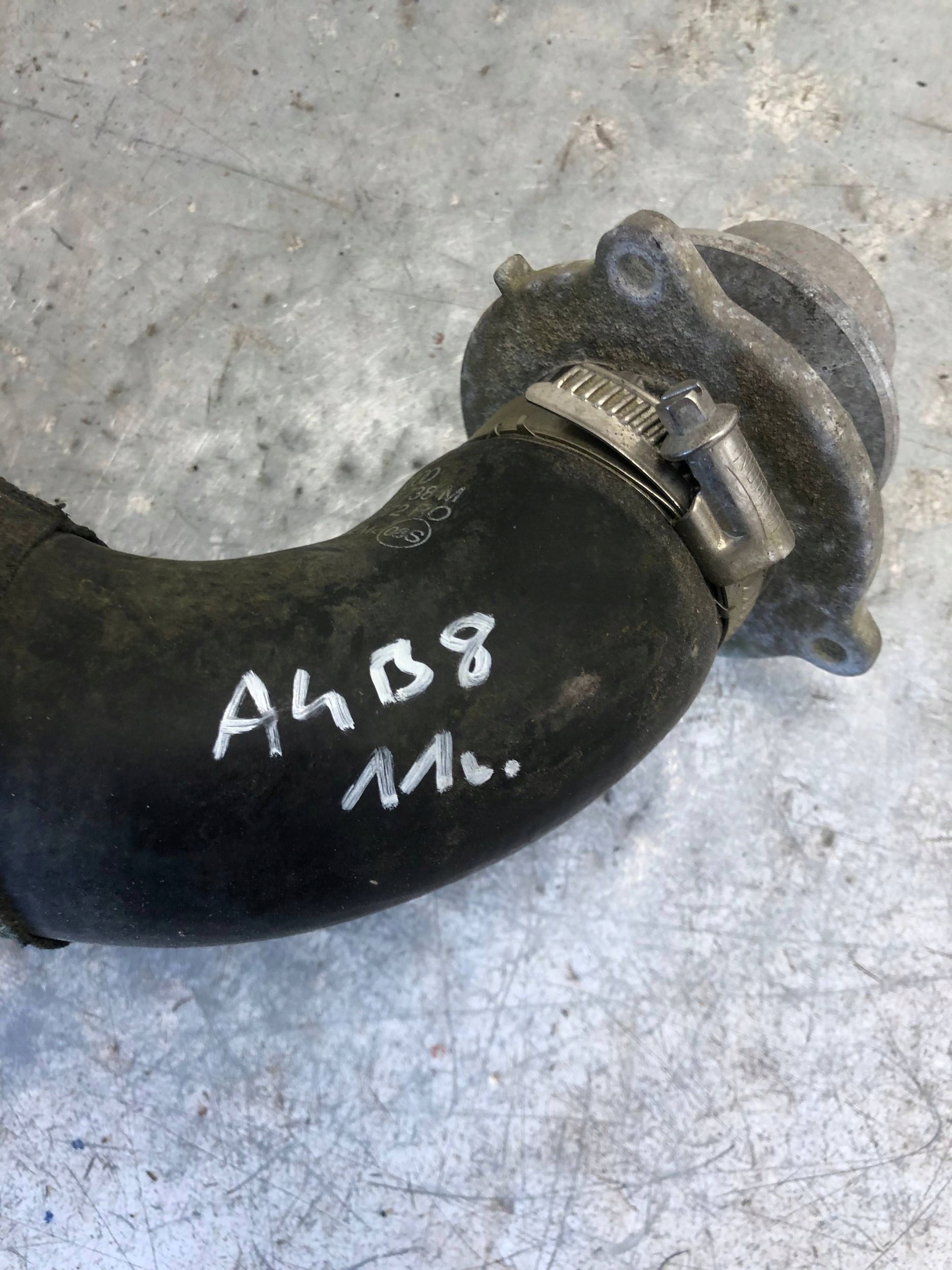 Schlauch intercooler AUDI A4 B8 06H131111 8K0145738M