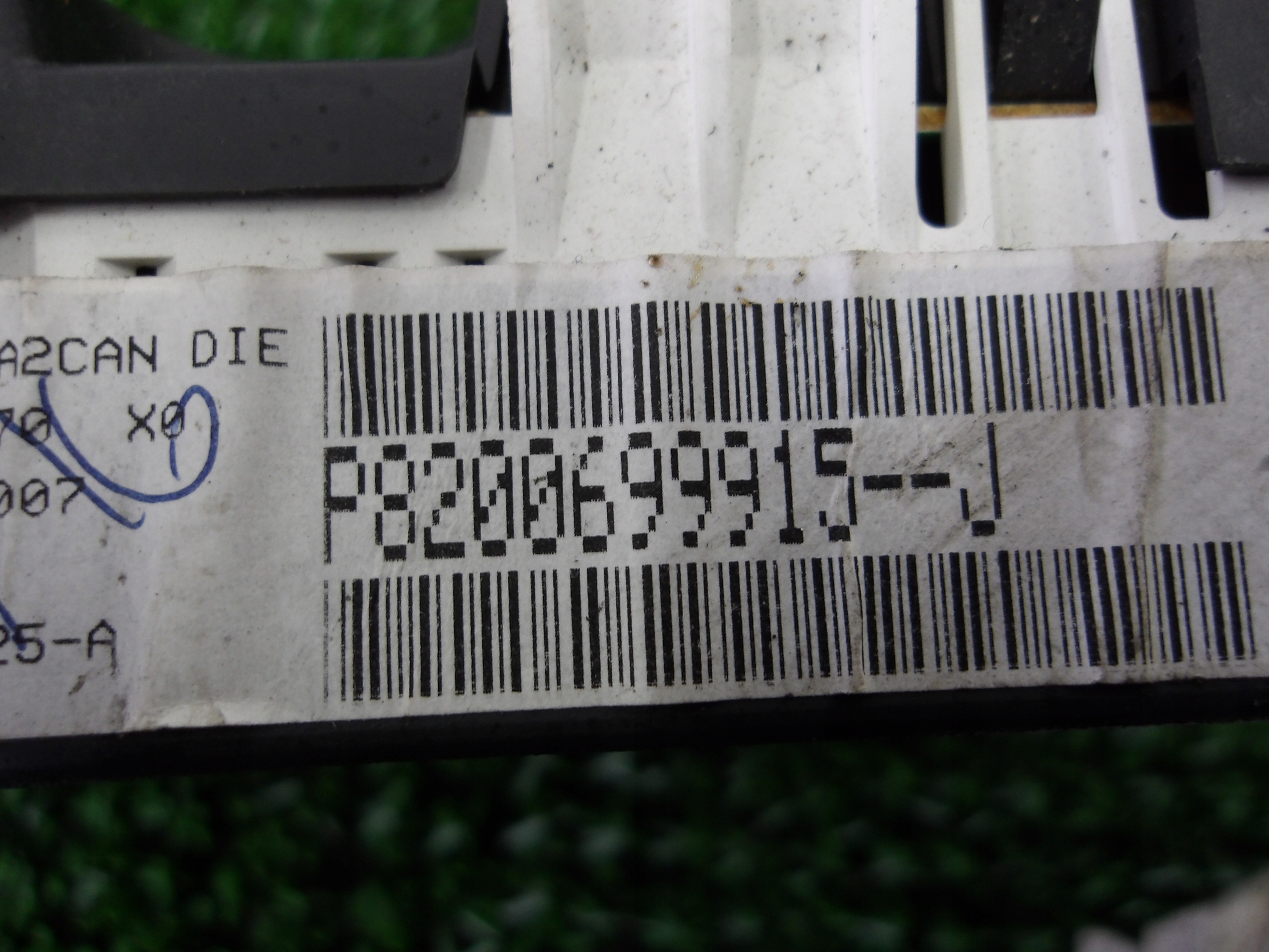 MODUS and 04- 1.5 DCI dials dials P8200699915 EU