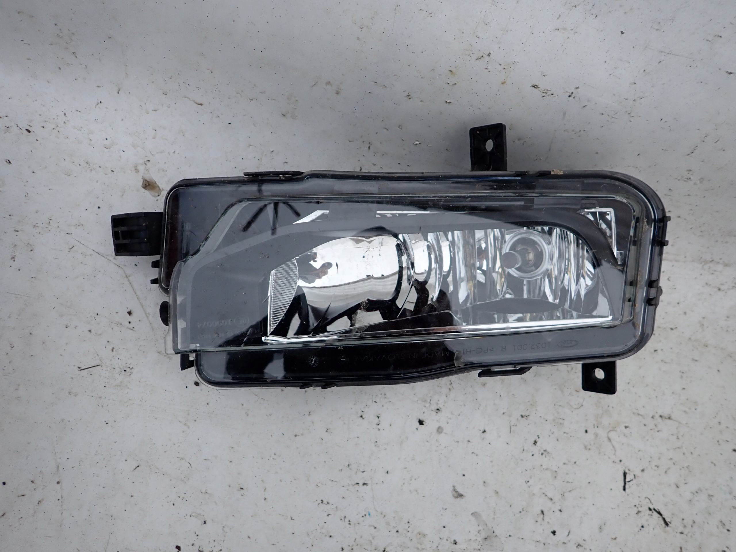 VW T6 16- fog light right front