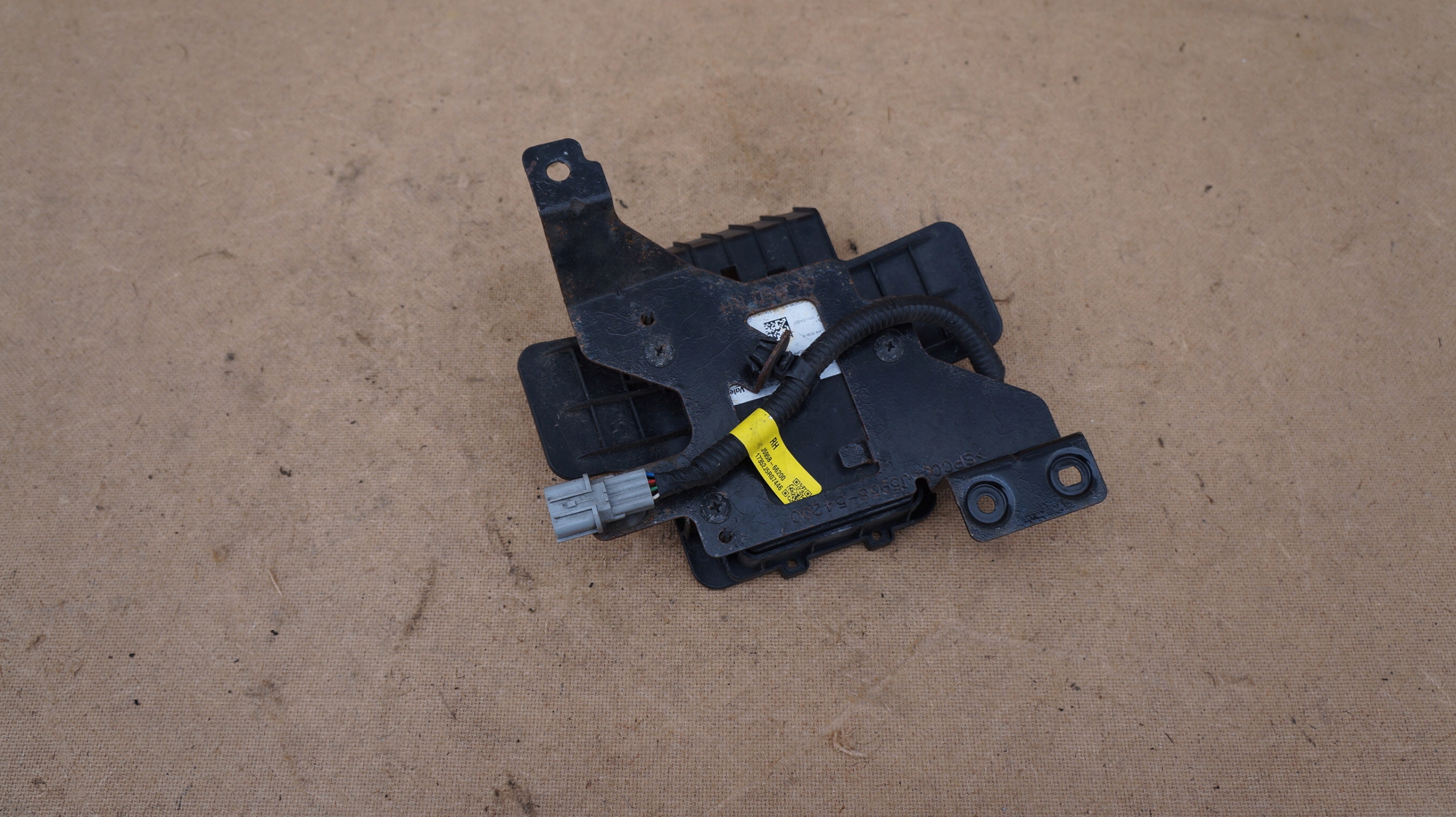 KIA STINGER RADAR CZUJNIK MARTWEGO POLA PRAWY TYŁ 95821-J5000 Typ samochodu Samochody osobowe