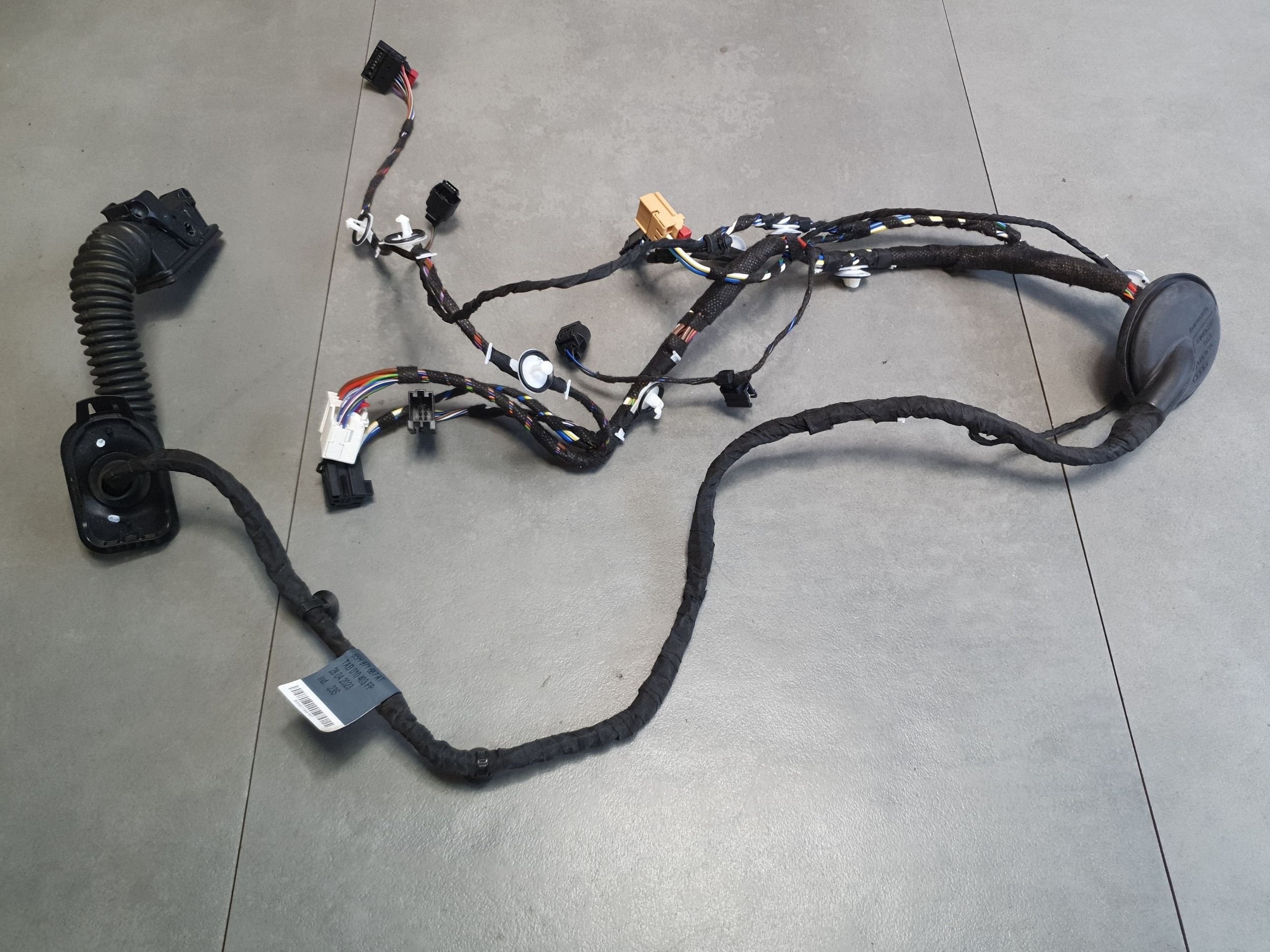 Audi SQ6 e-tron bundle door rear left rear part 85H971687AT