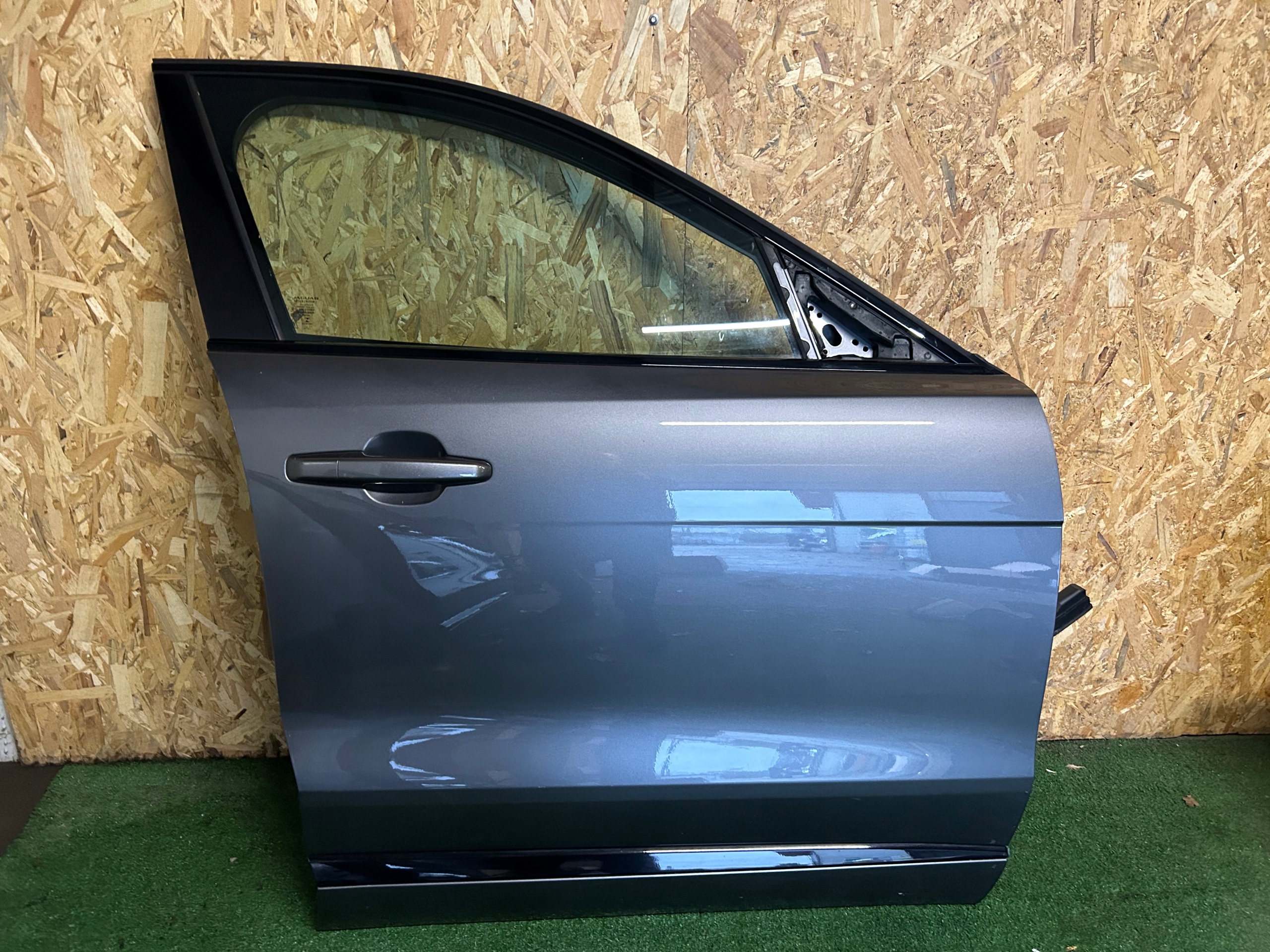 ДВЕРІ ПРАВЕ ПЕРЕД JAGUAR F PACE ЛХ