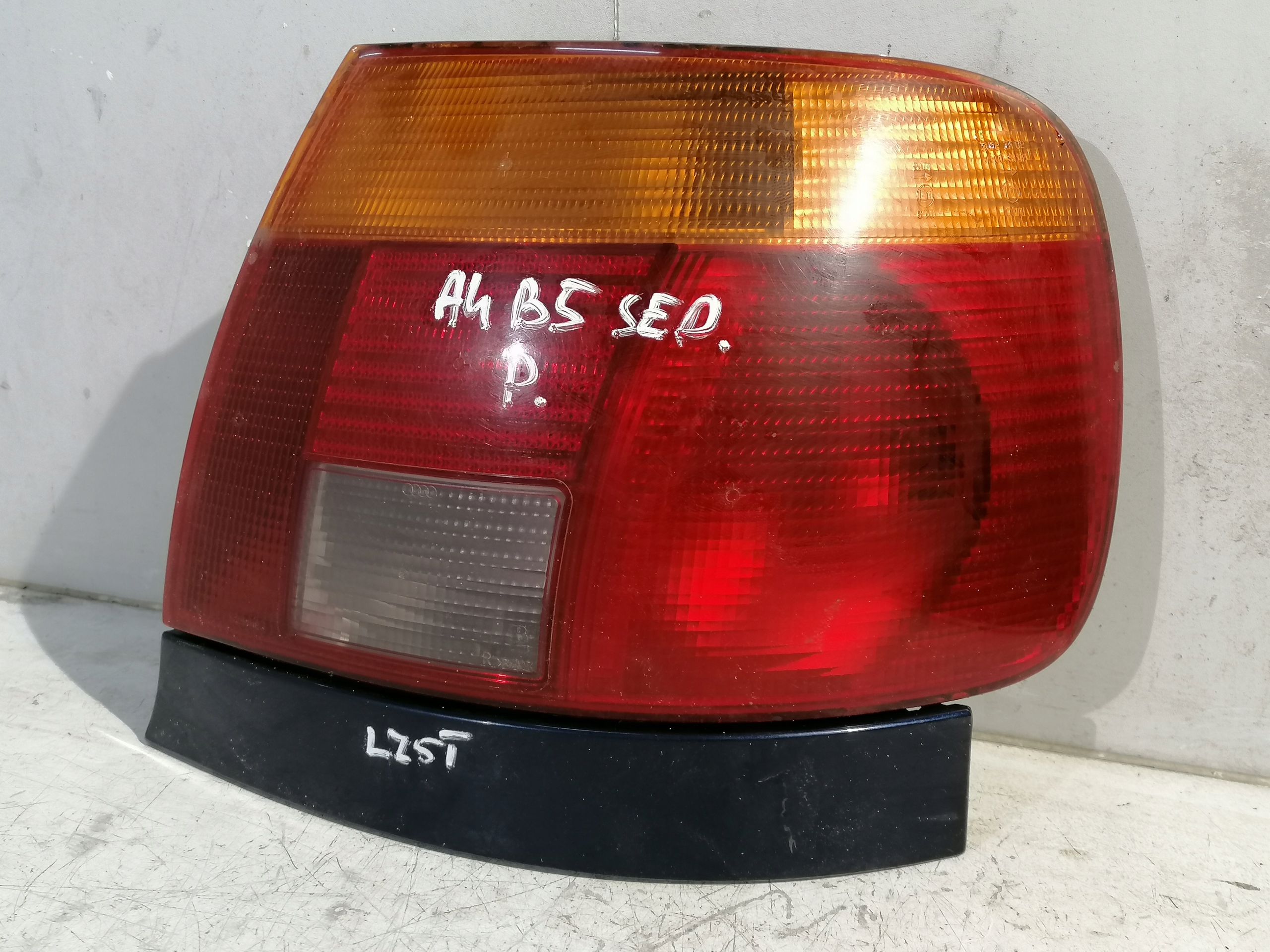Audi A4 B5 sedan light right rear part rear