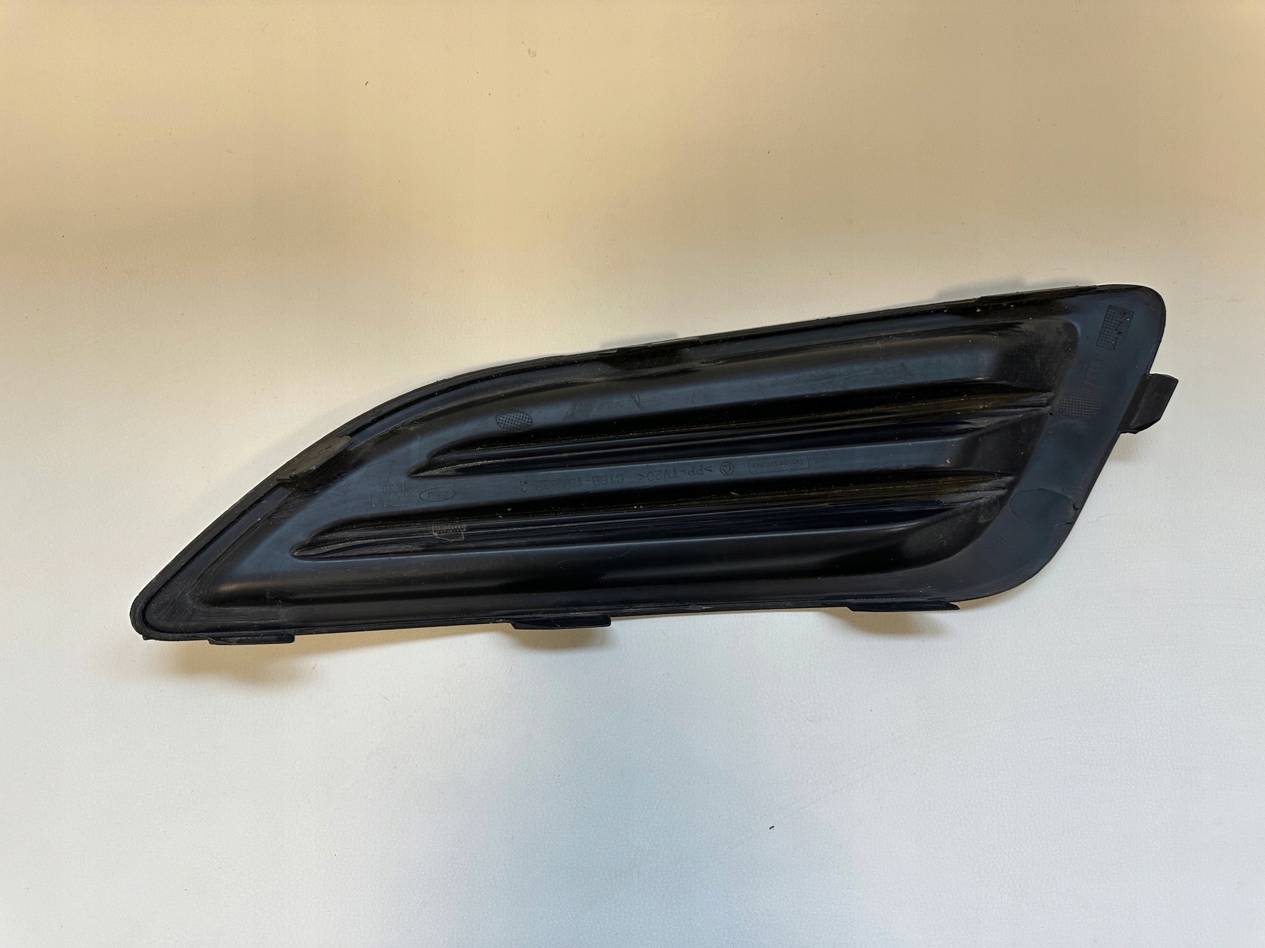 Ford Fiesta rešetka utikač branika C1BB-15A222A