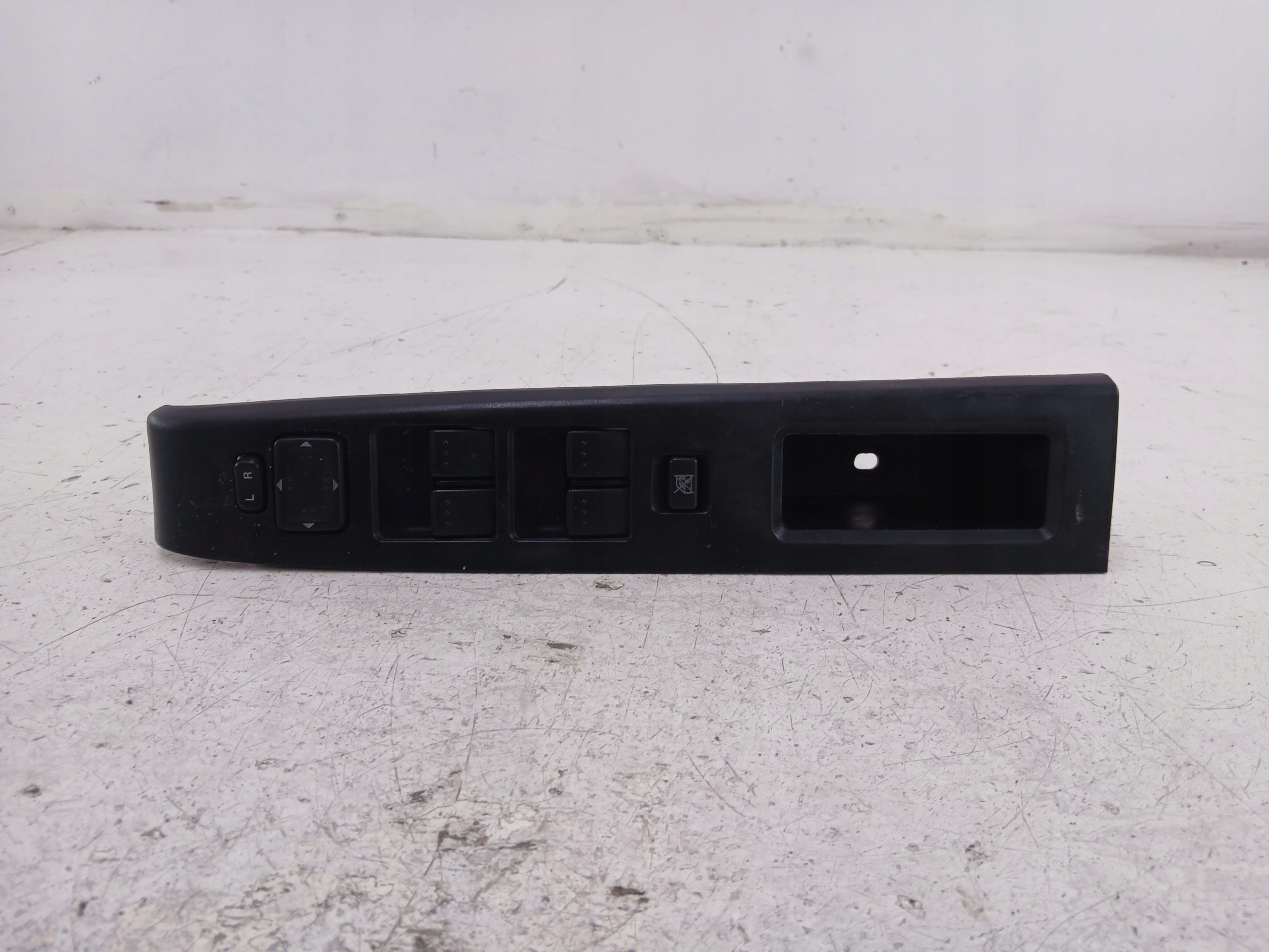 MAZDA 5 a CR PANEL okna levý předek CC64684L6D