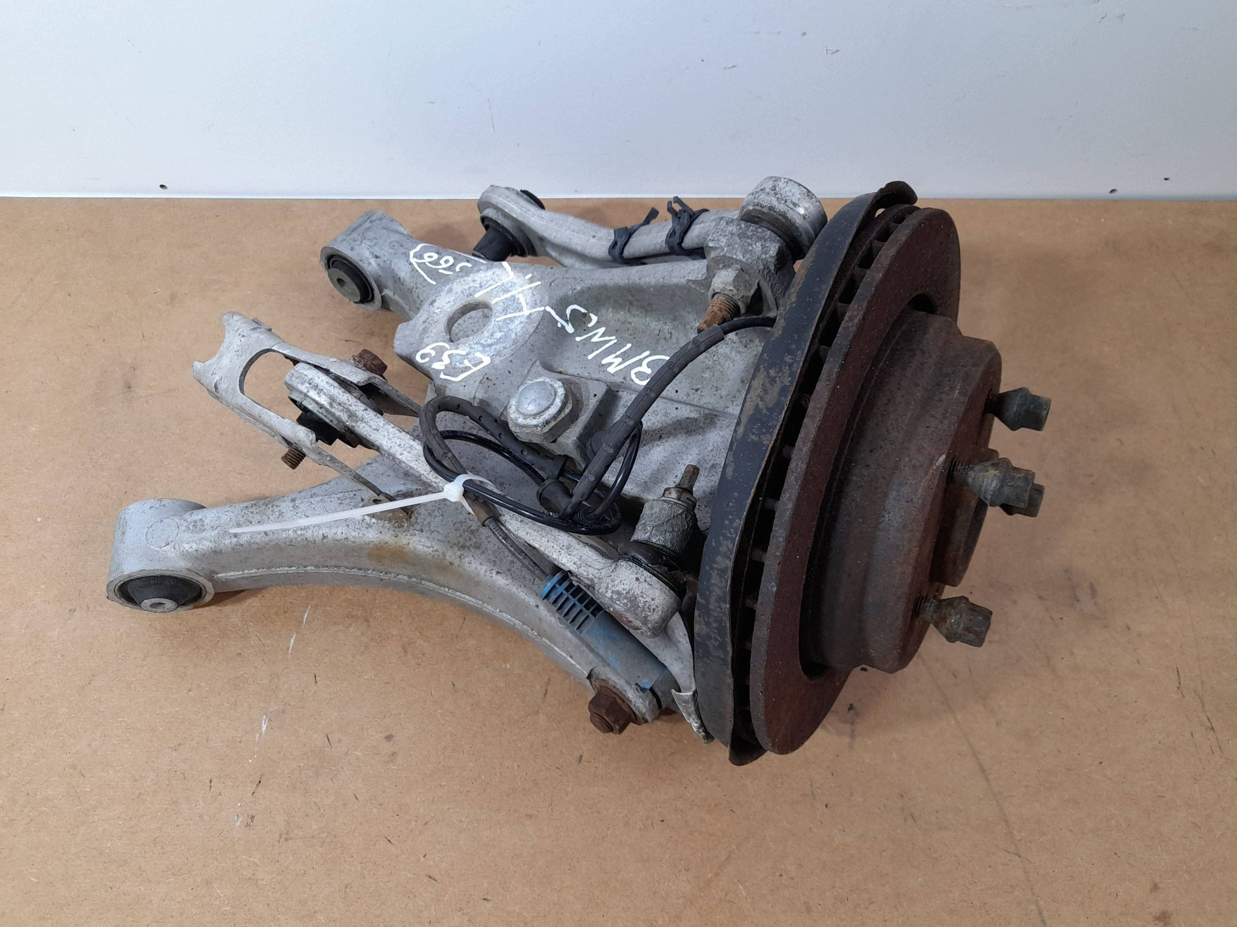 BMW 5 E39 3,0D swing rear left (Z666)