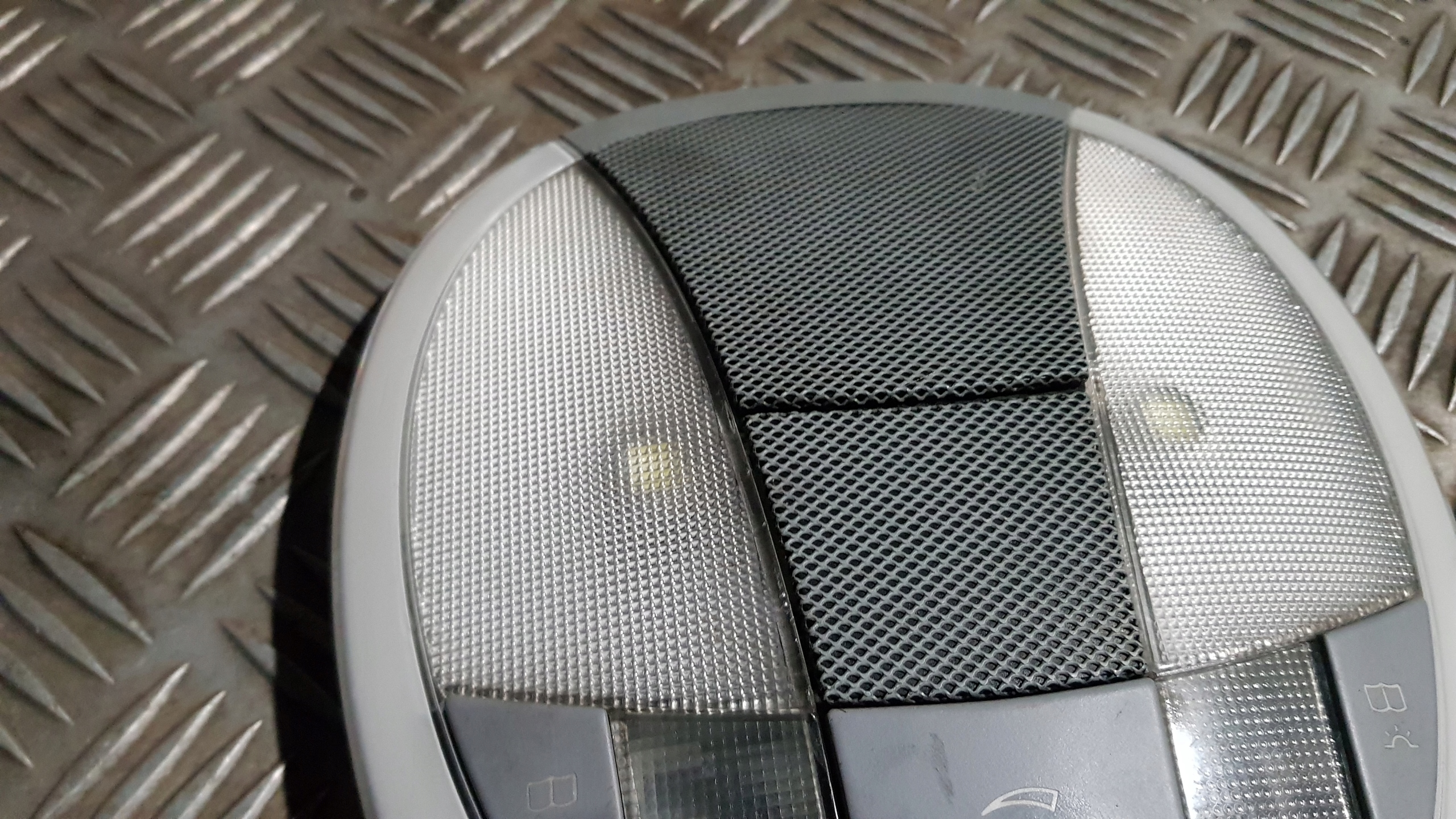 MERCEDES W211 OSWIETLENIE cabs light a2118202201